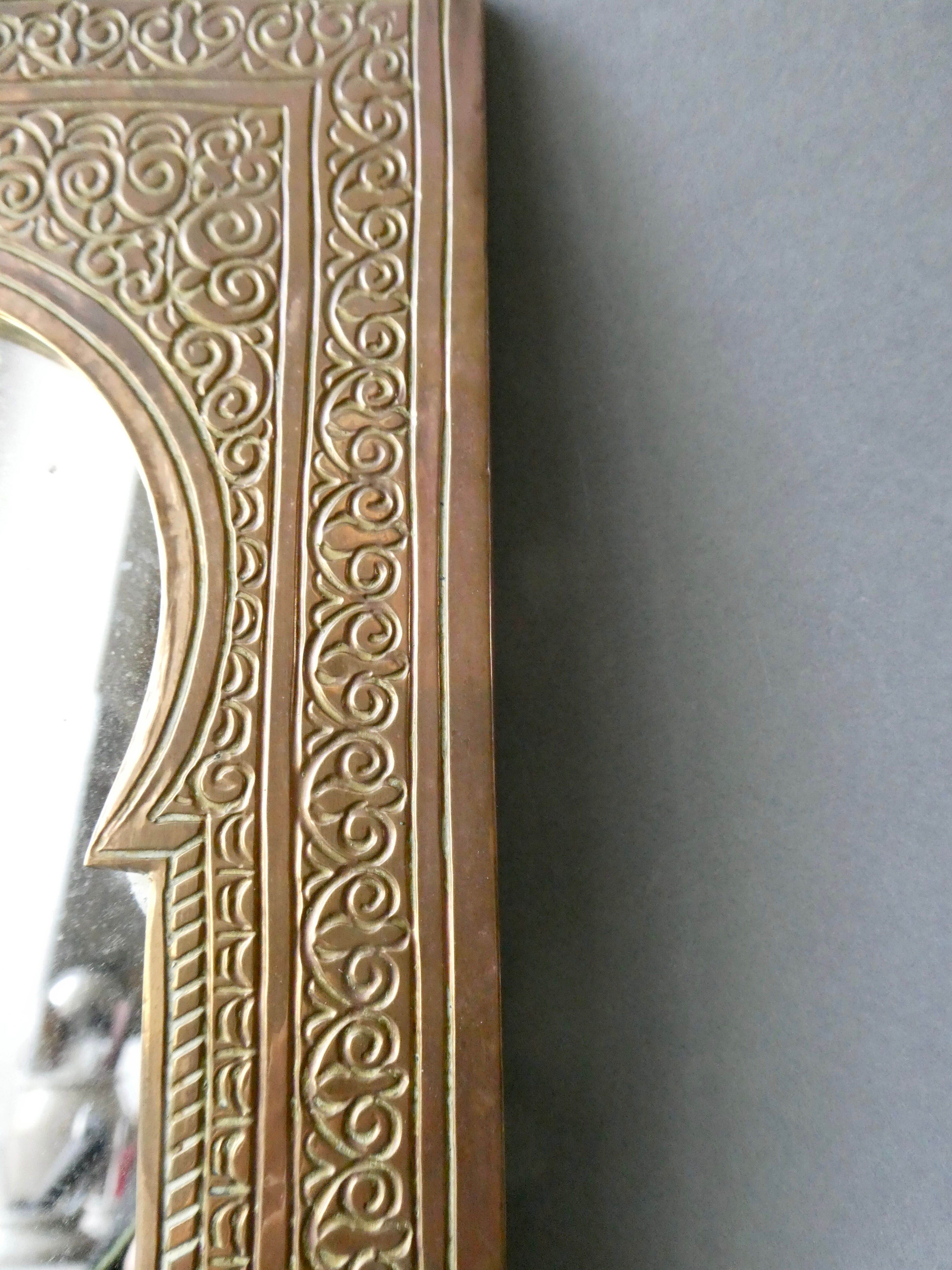 Moroccan mirror in chiseled brass, 70s