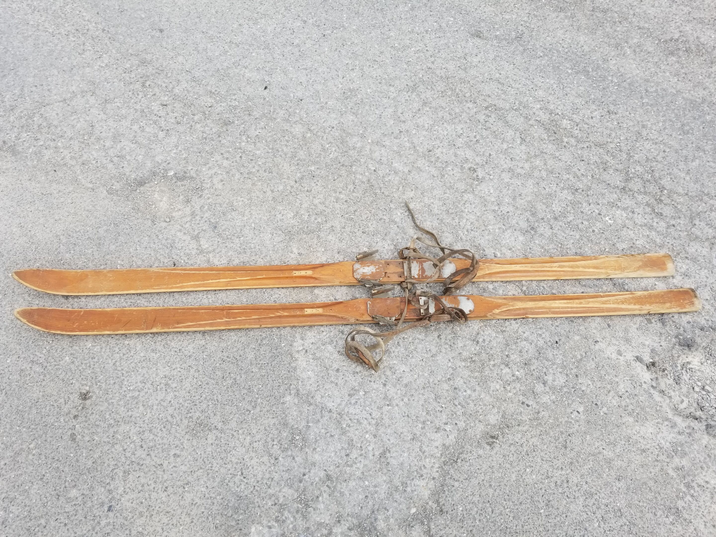 Ancienne paire de ski en bois - vintage