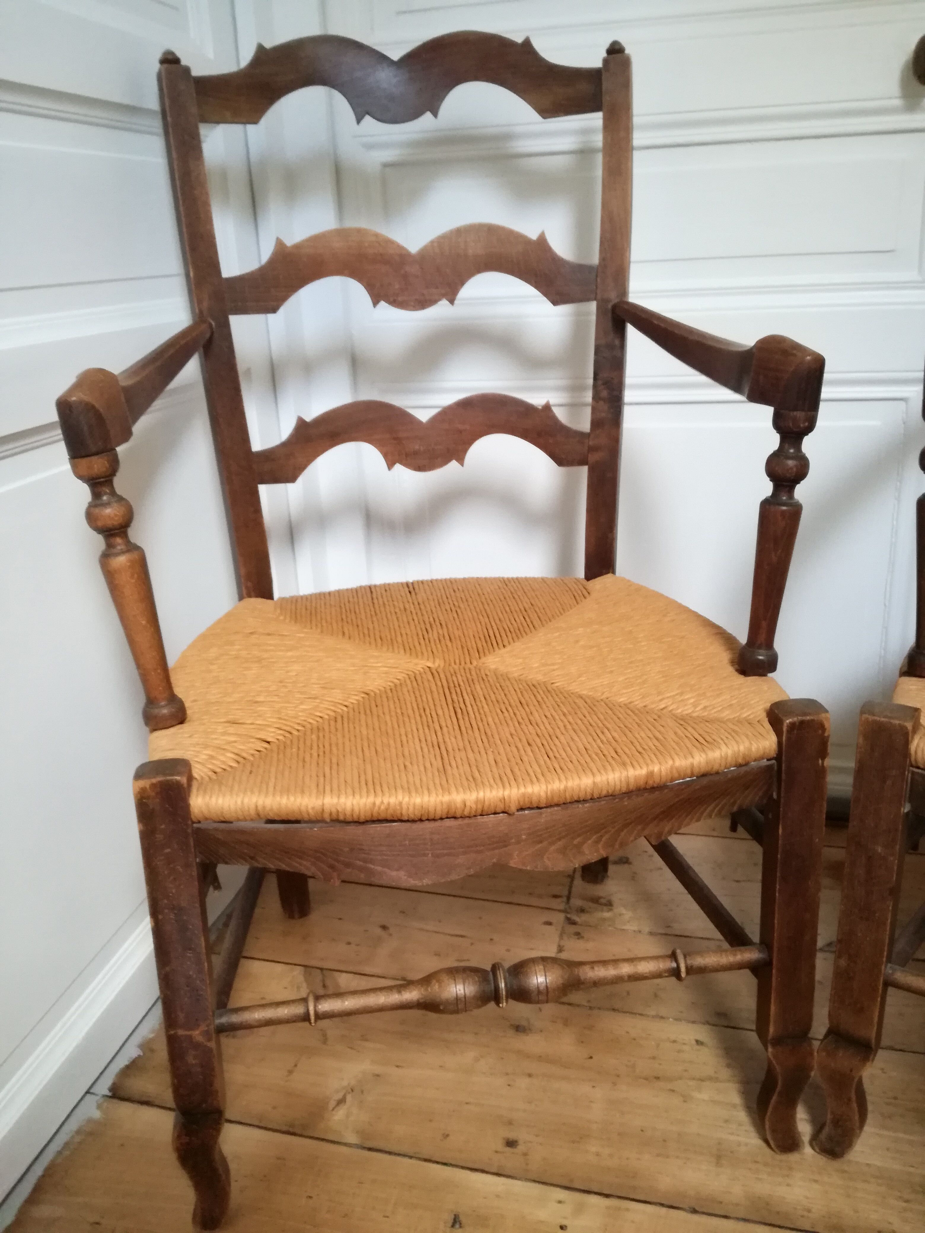 Paire de fauteuils paillés provençaux