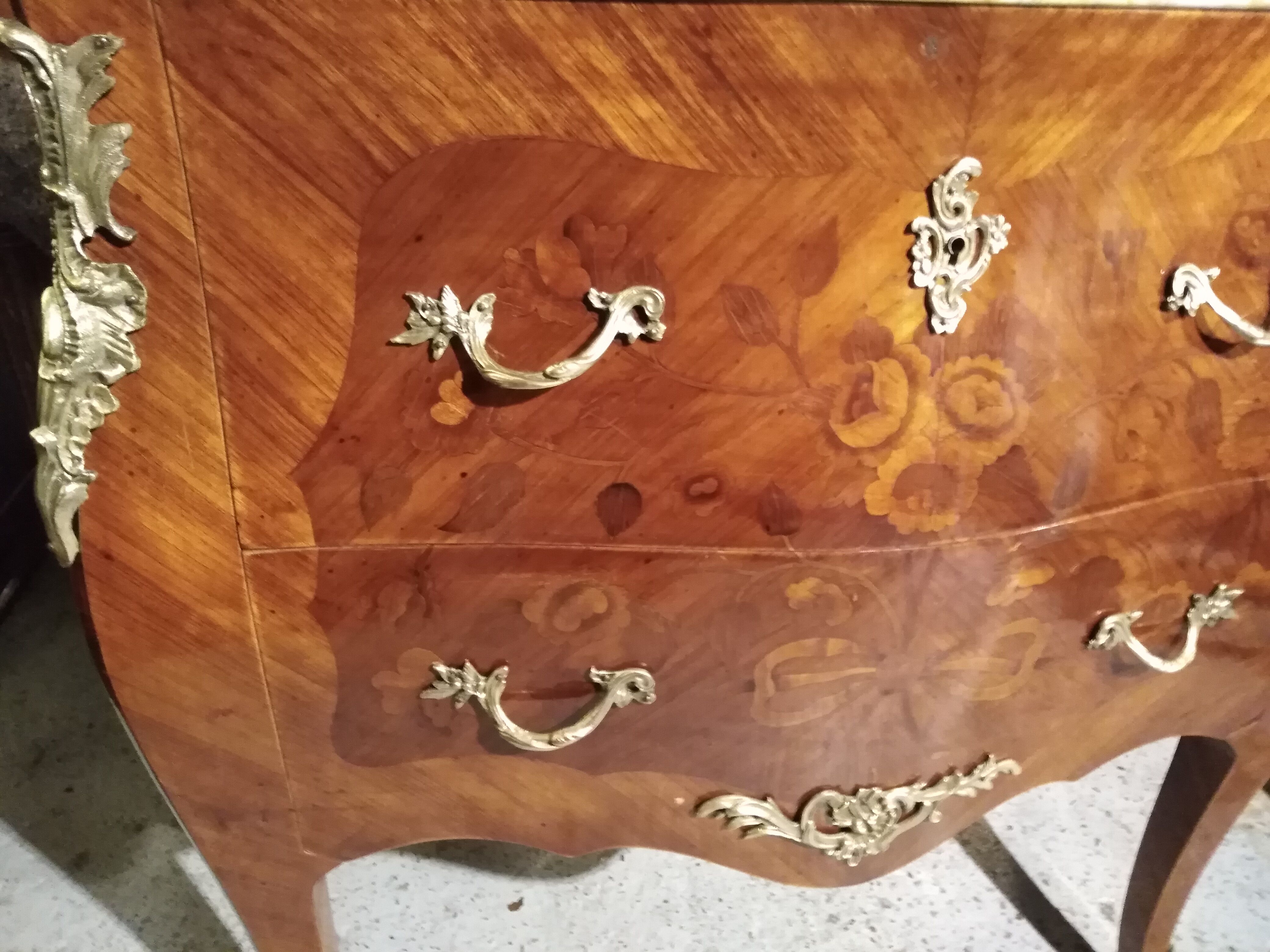 Commode style Louis XV dessus de marbre