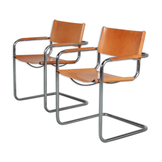 Pair of side chairs manufactured in italy 1970