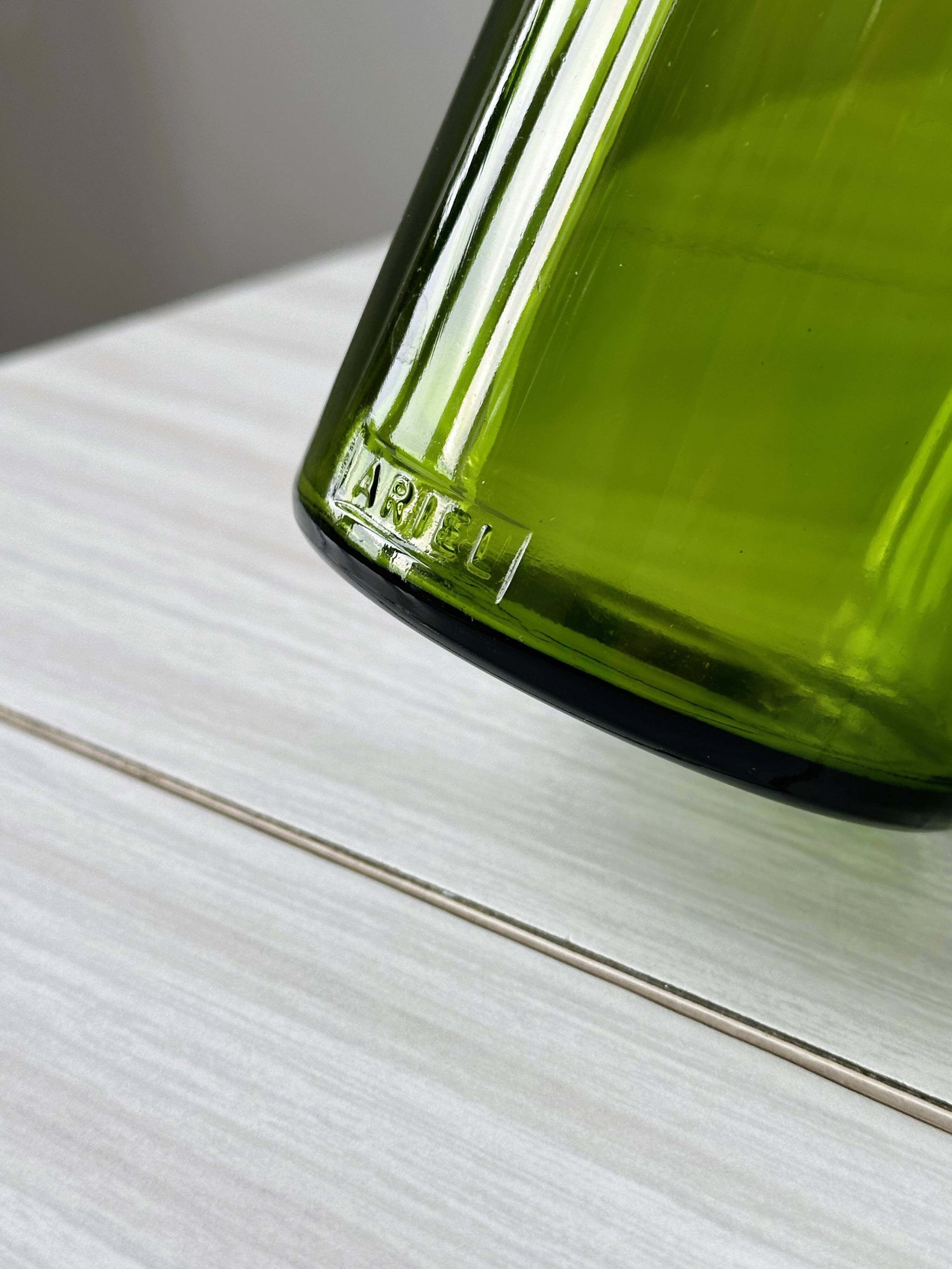 Lot of apothecary jars, good condition.