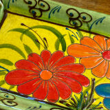 Plat fleuri en céramique
