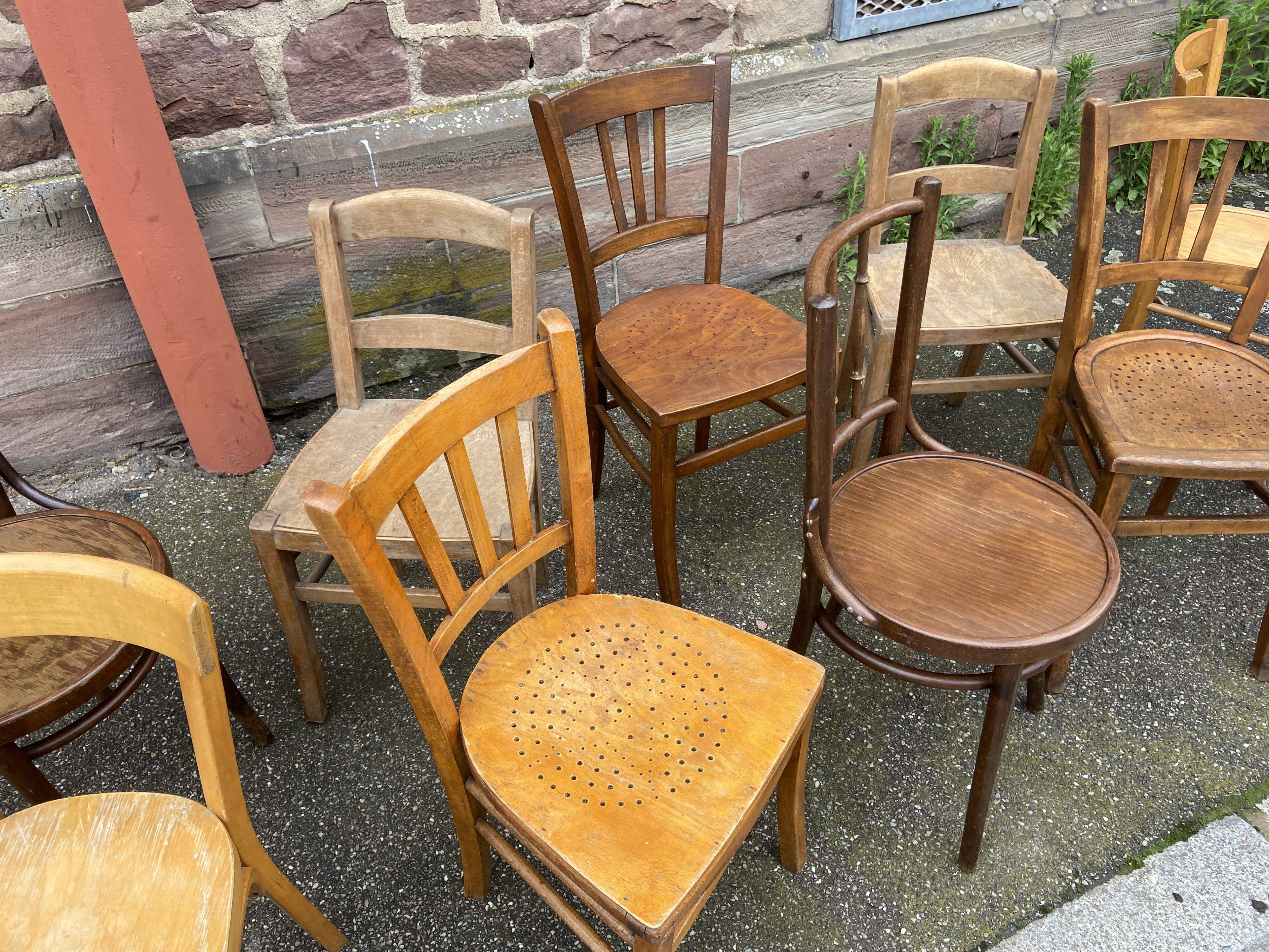 Lot de 10 chaises bistrot dépareillé vintage