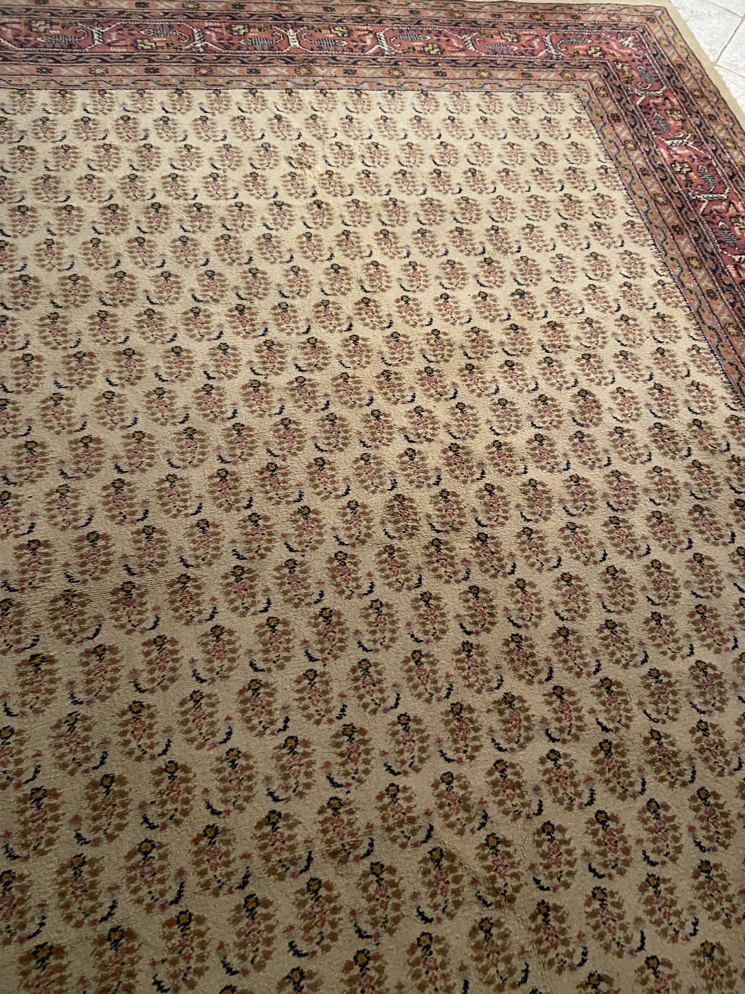 Tapis d'Orient en laine entièrement réalisé à la main