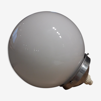 Suspension globe en verre opaline