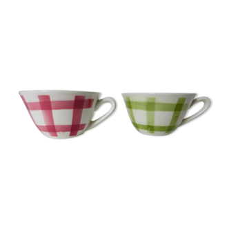 2 vintage coffee cups with tablecloth pattern