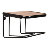 Table de nuit suspendue avec détails noirs
