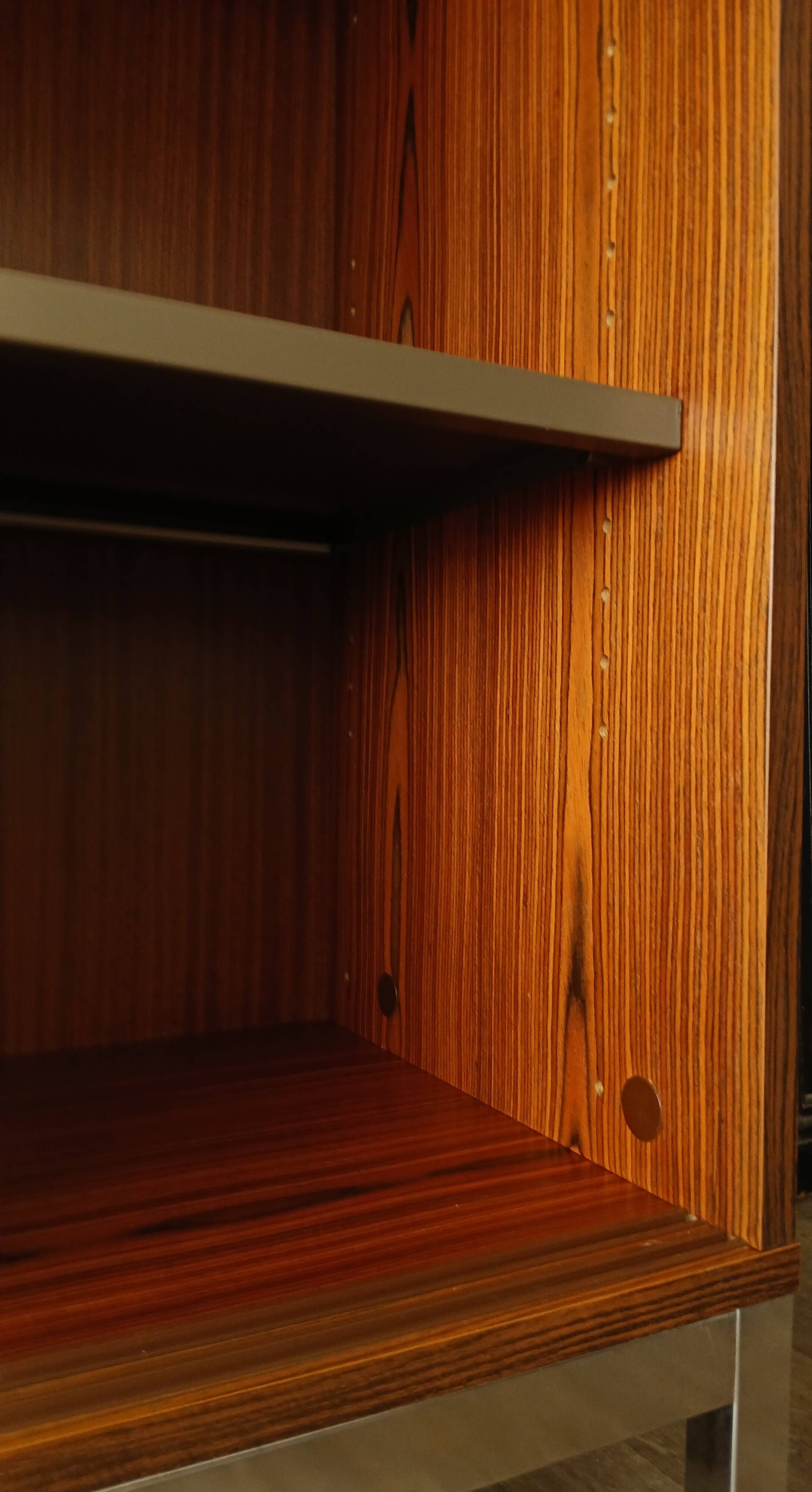 2-door sliding furniture in the style of F. Knoll, veneered teak.