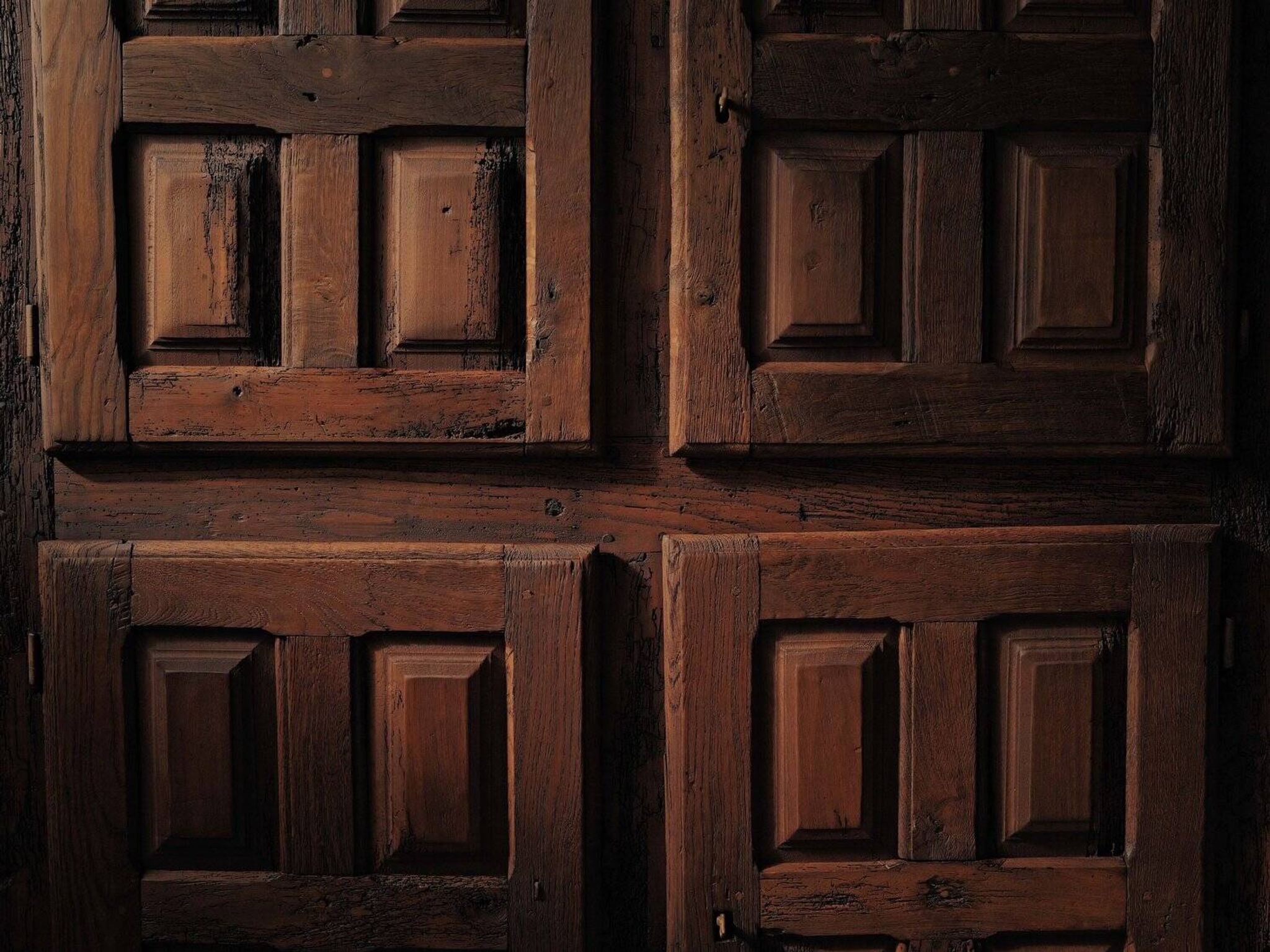 Meuble quatre portes en bois massif, XVIIIᵉ siècle