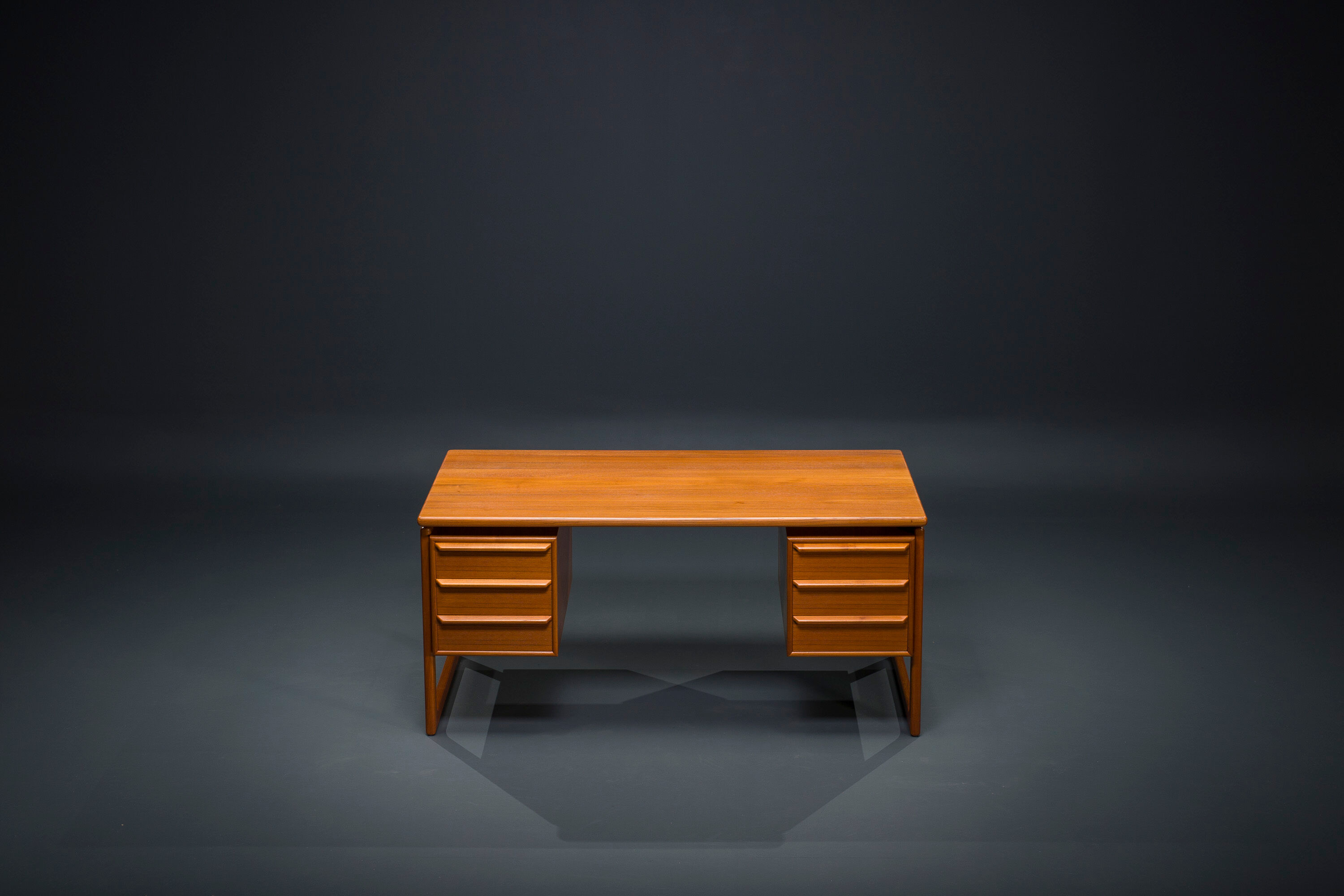 Mid-Century Teak Freestanding Desk from GV Møbler, 1970s