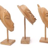 Six masques Africains soclés à poser en bois, années 70