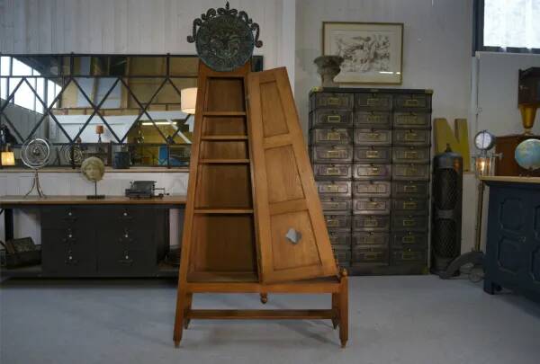 Horloge sur pieds Guillerme et Chambron avec décor faïence par Danikowski 1950’s