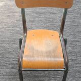 Chaise en bois d'écolier