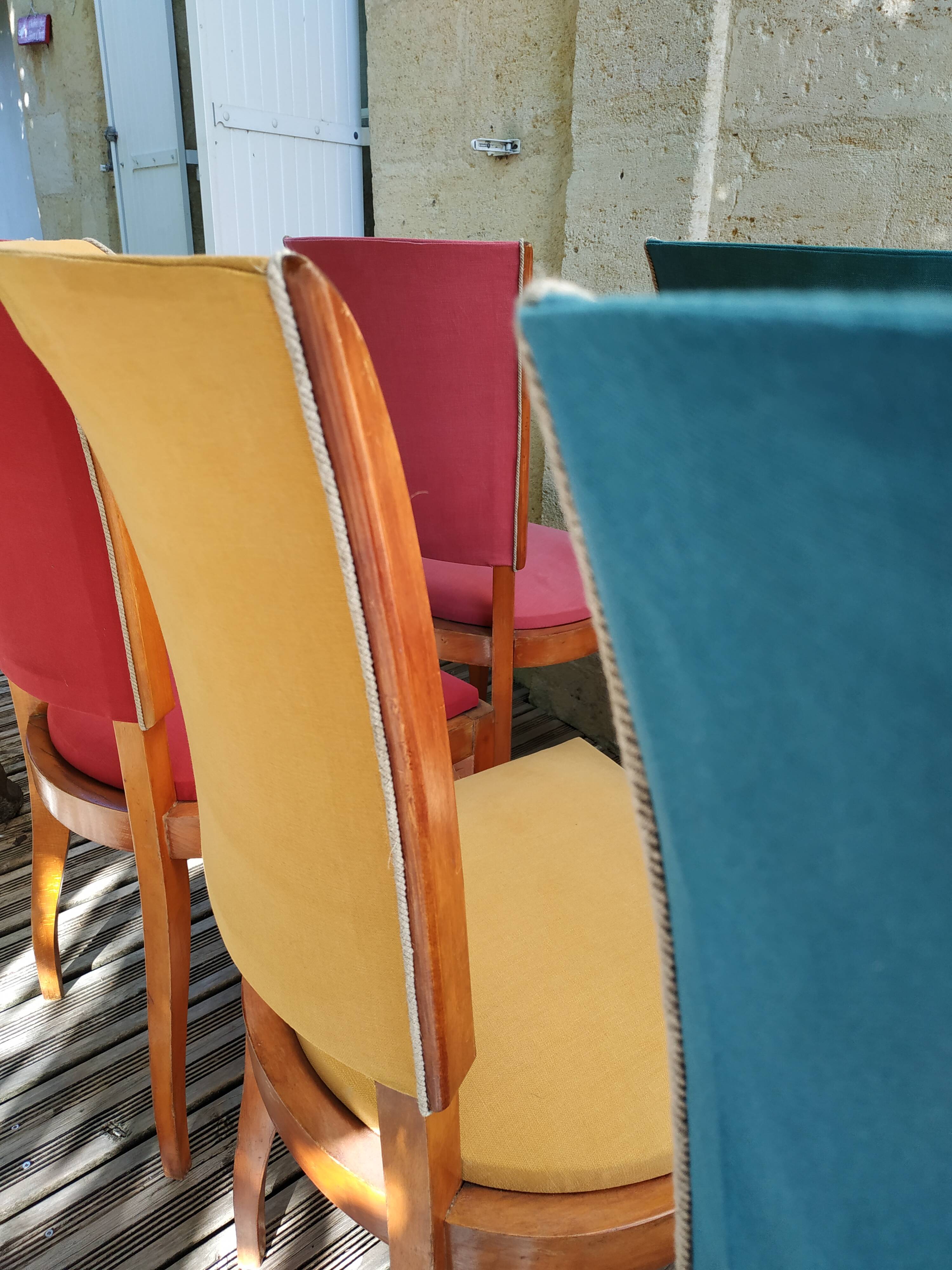 Lot of 6 wooden and fabrics chairs