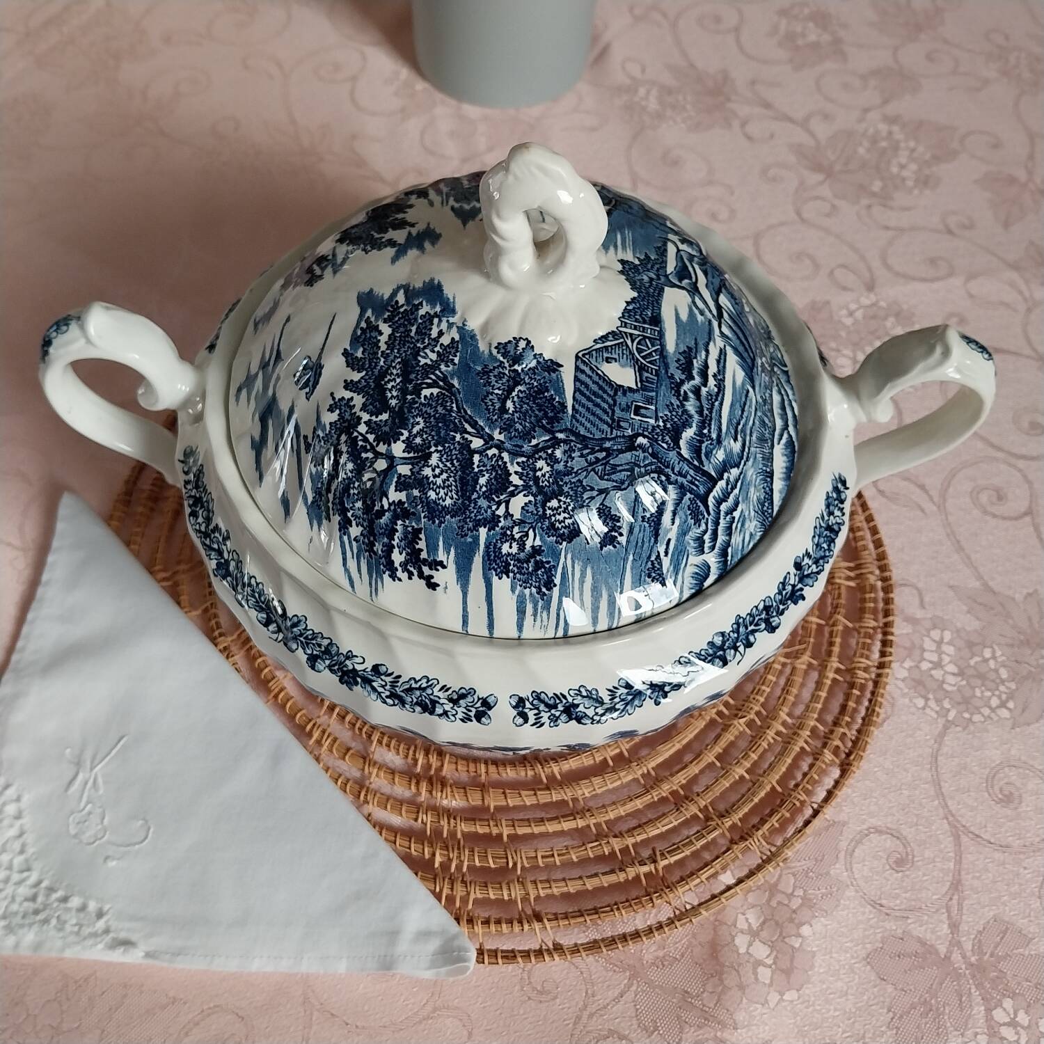 English soup tureen The Hunter by Myott