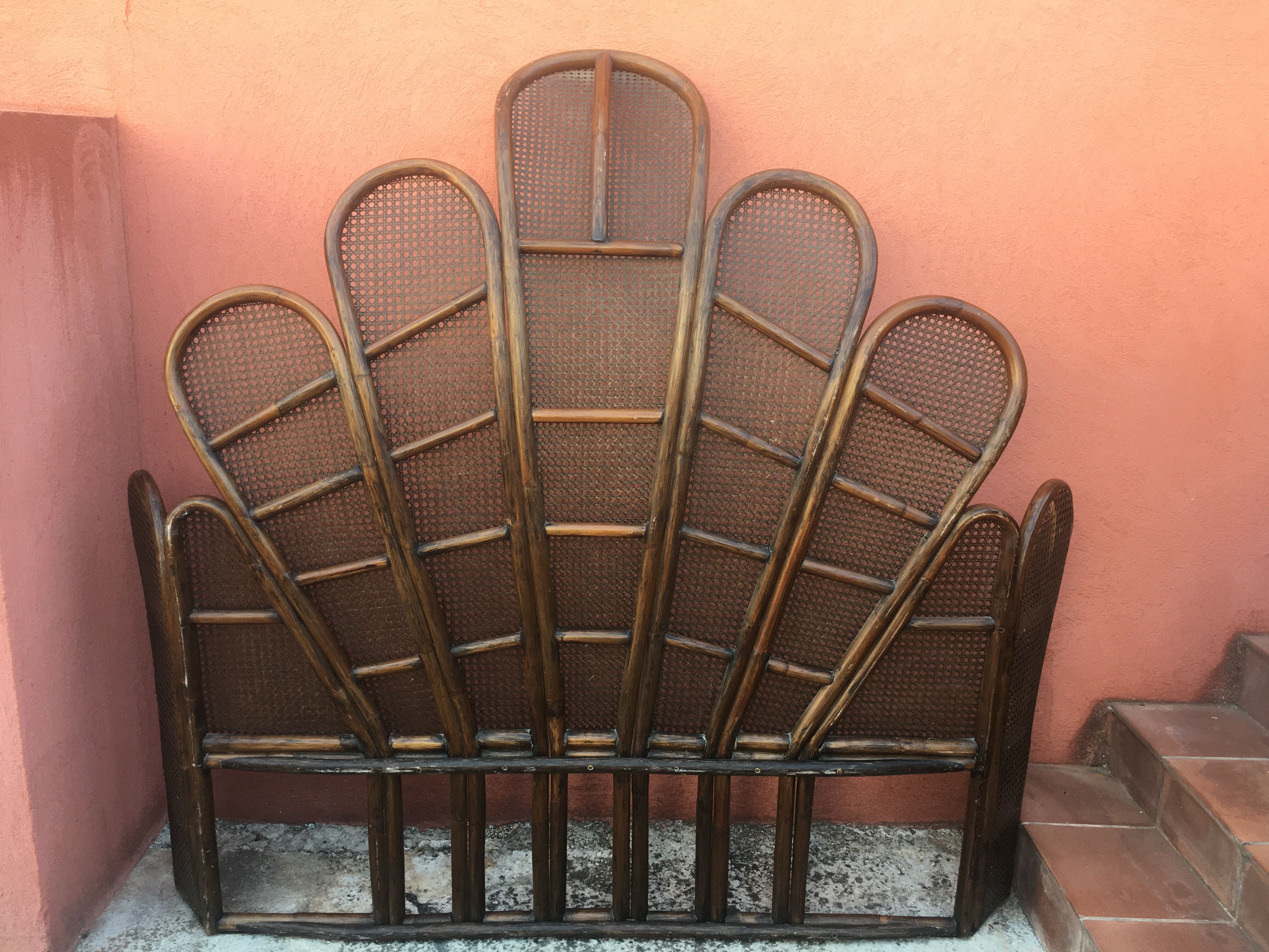 Slinging headboard and curved wood