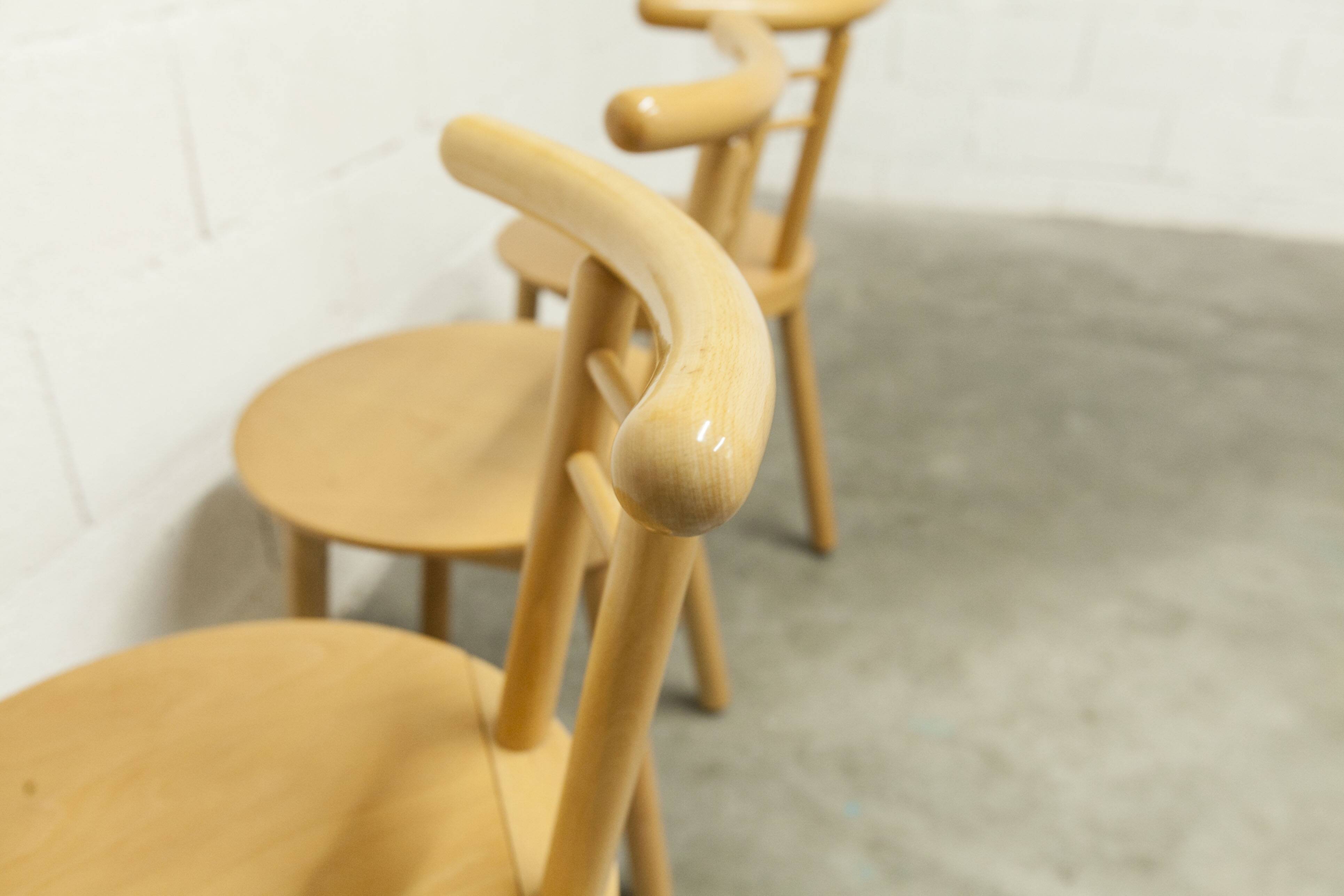 Set of 3 minimalist chairs in light wood, 1980s Italy