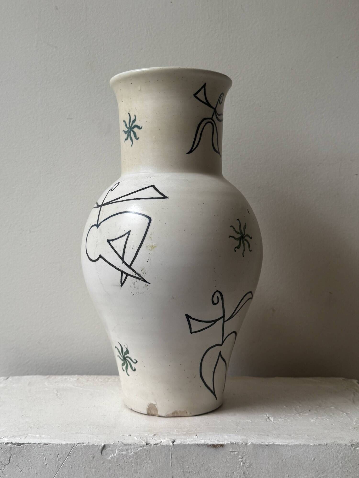Large white vase decorated with stylised women Cérart Monaco, dlg Matisse 1950