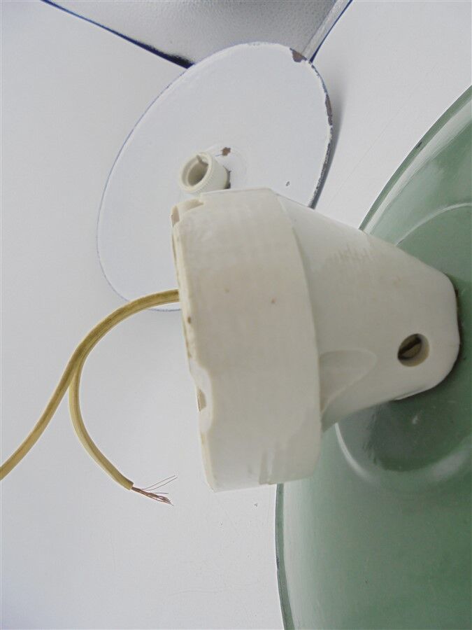 Duo d'appliques en tôle émaillée