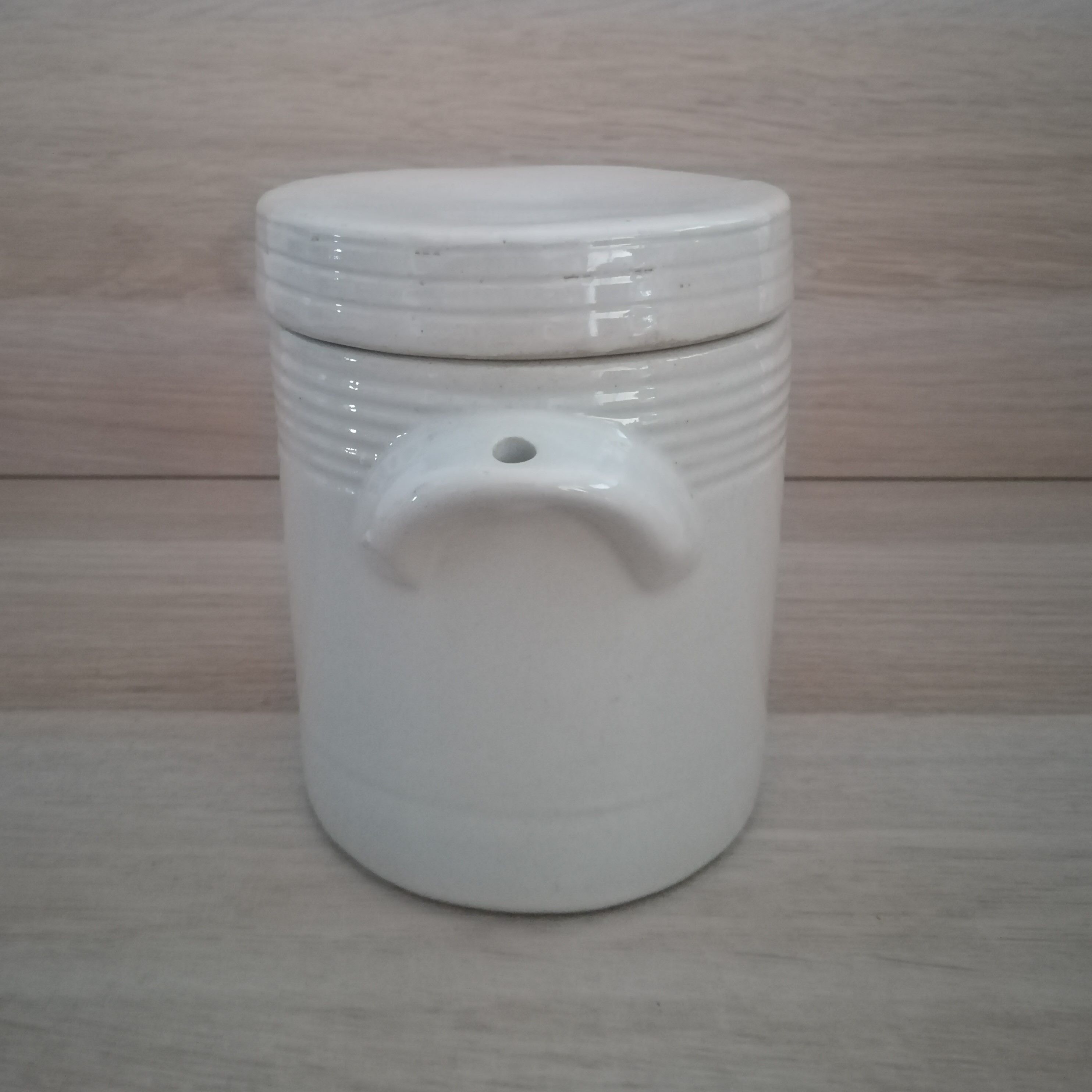 Sandstone pot with lid