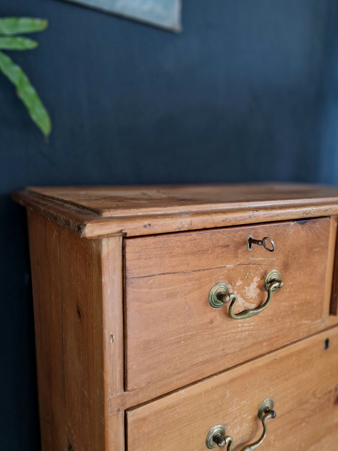 Pine chest of drawers