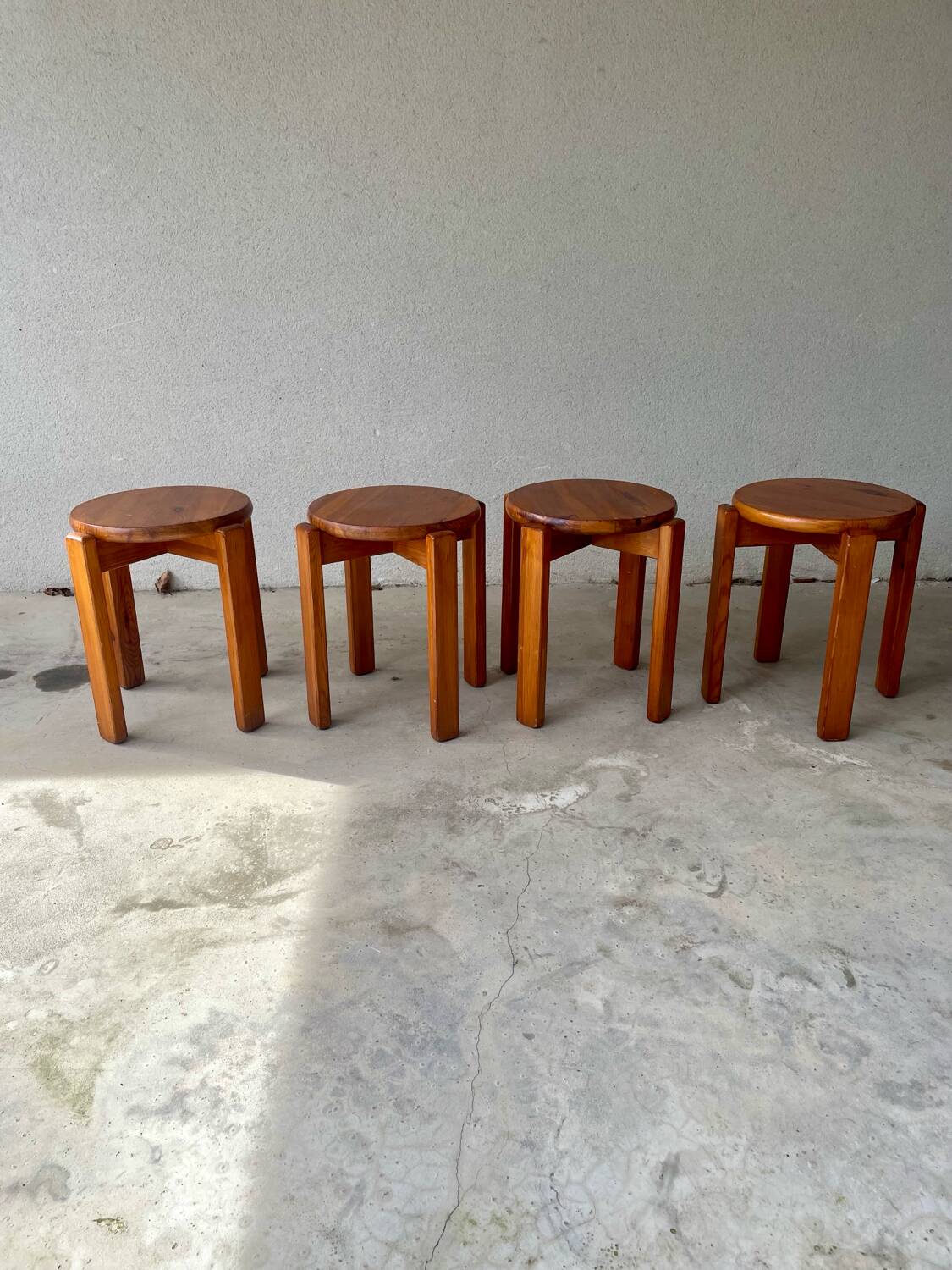 tabourets vintage en bois massif – design scandinave empilabl