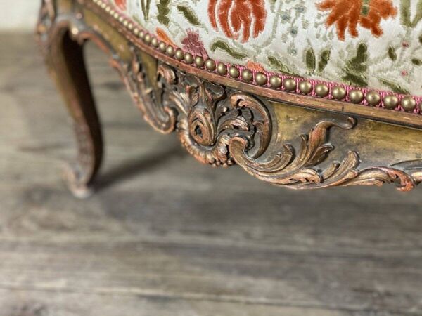 Fauteuil de style Régence en bois doré