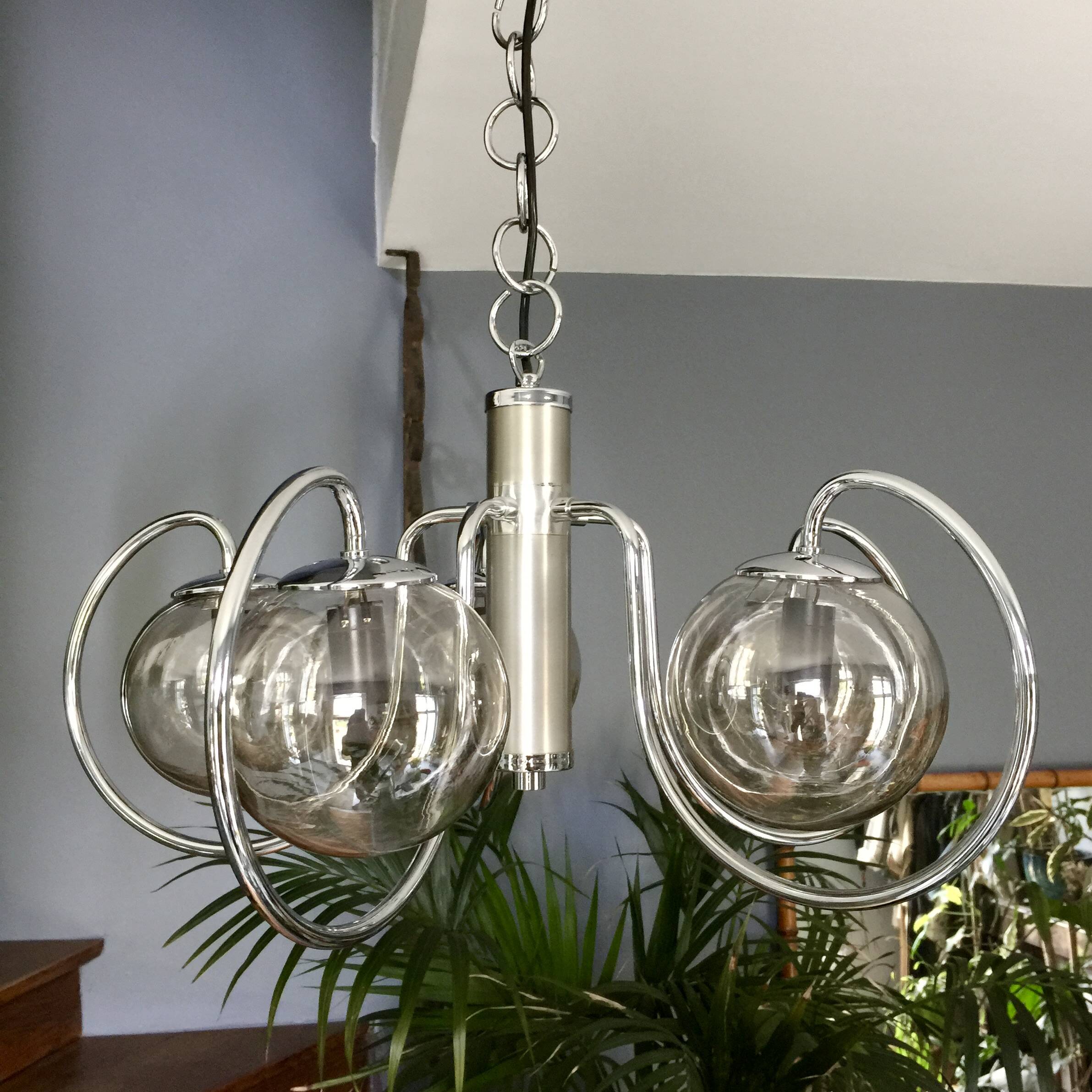 Lustre 5 boules chrome et verre fumé 1960