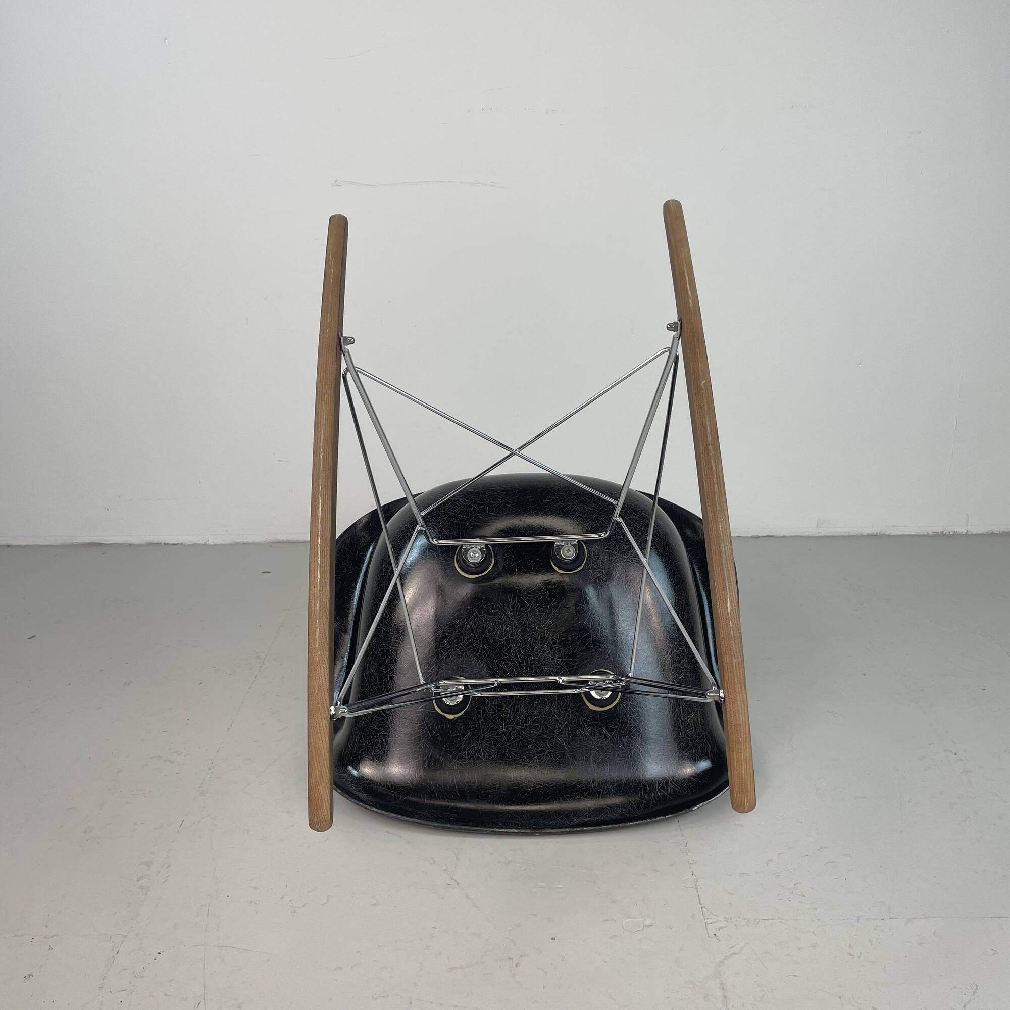 Fauteuil à bascule RAR Eames Herman Miller des années 1950 en noir