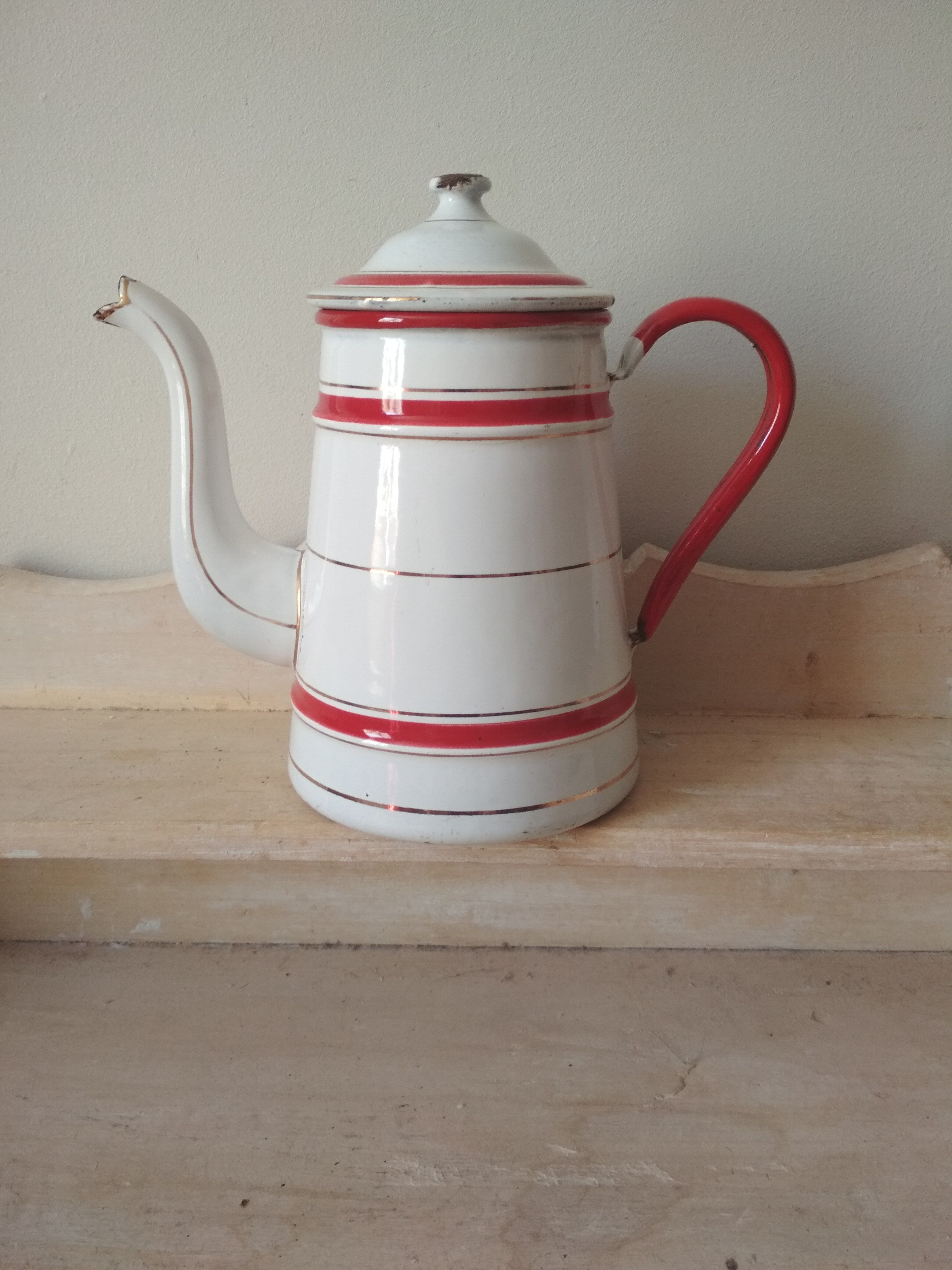 Red and white enamelled metal coffee maker