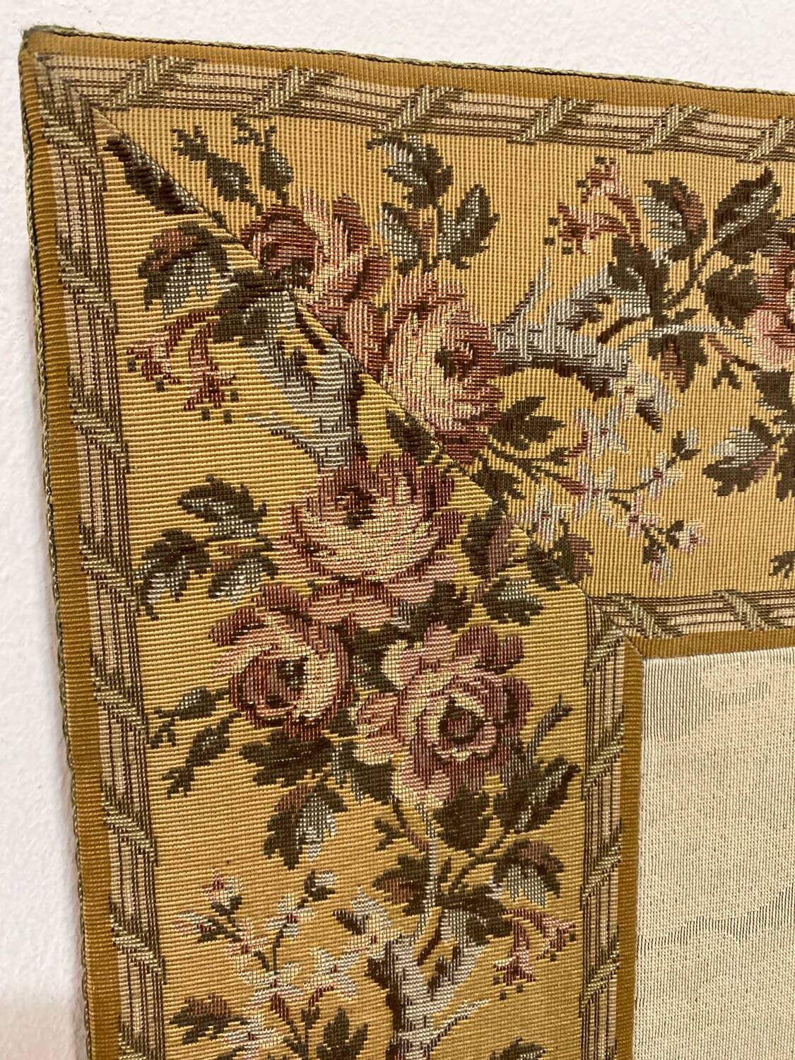 Romantic wall tapestry