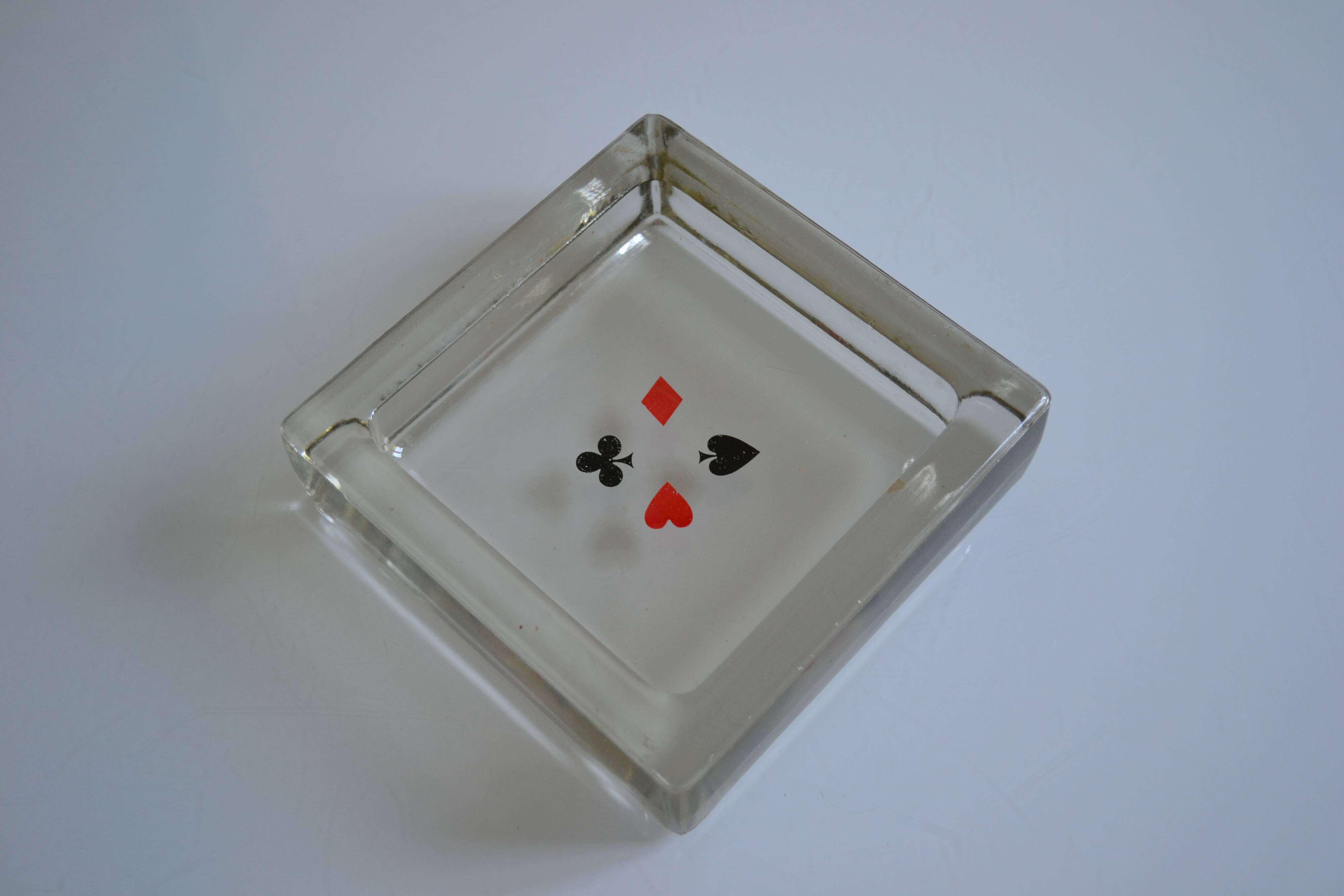 glass block pockets in the 4 colours of the card game