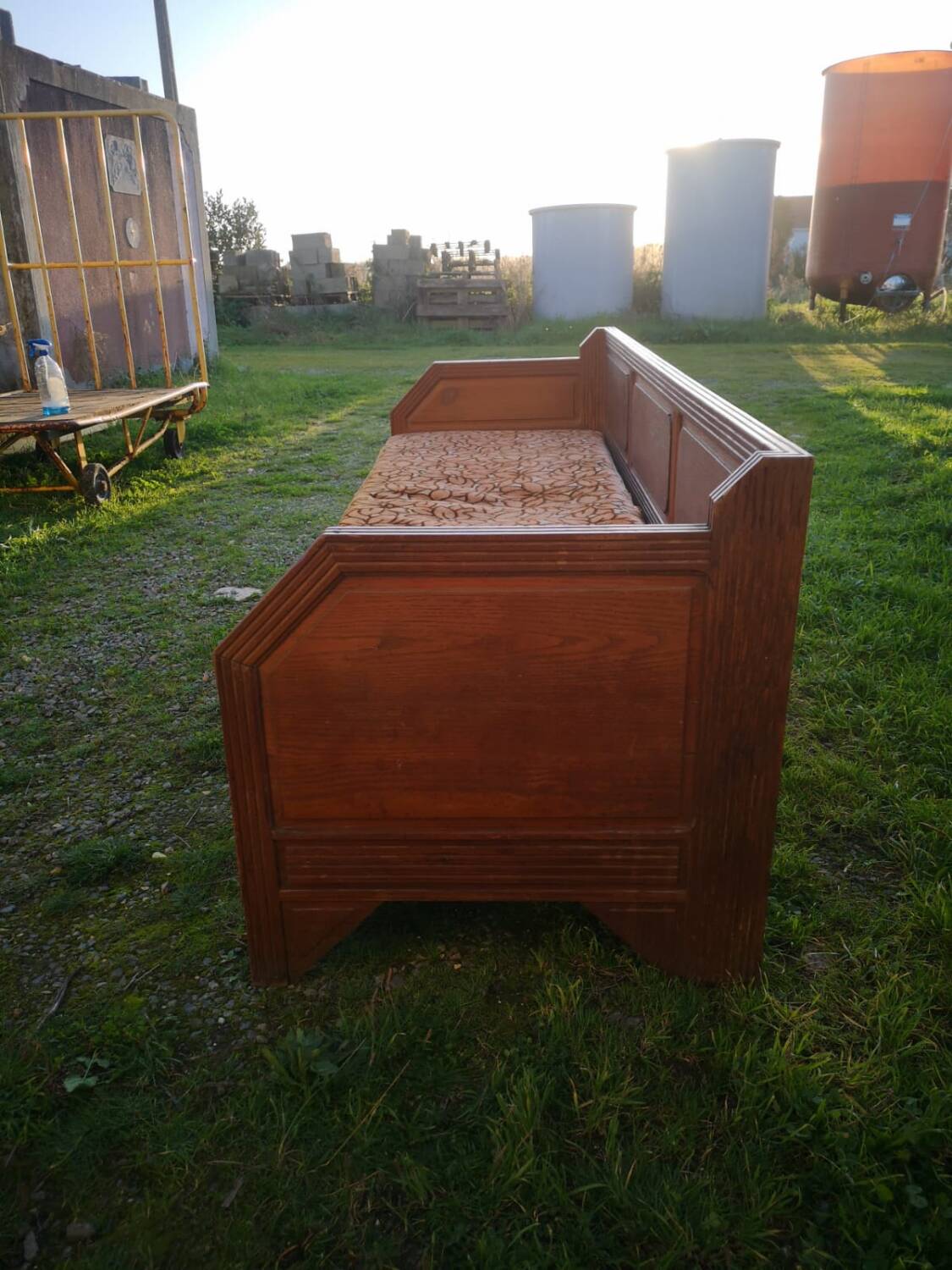 Art Deco banquette in its original condition.