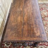 Bureau plat de style Louis XIII en chêne à deux tiroirs