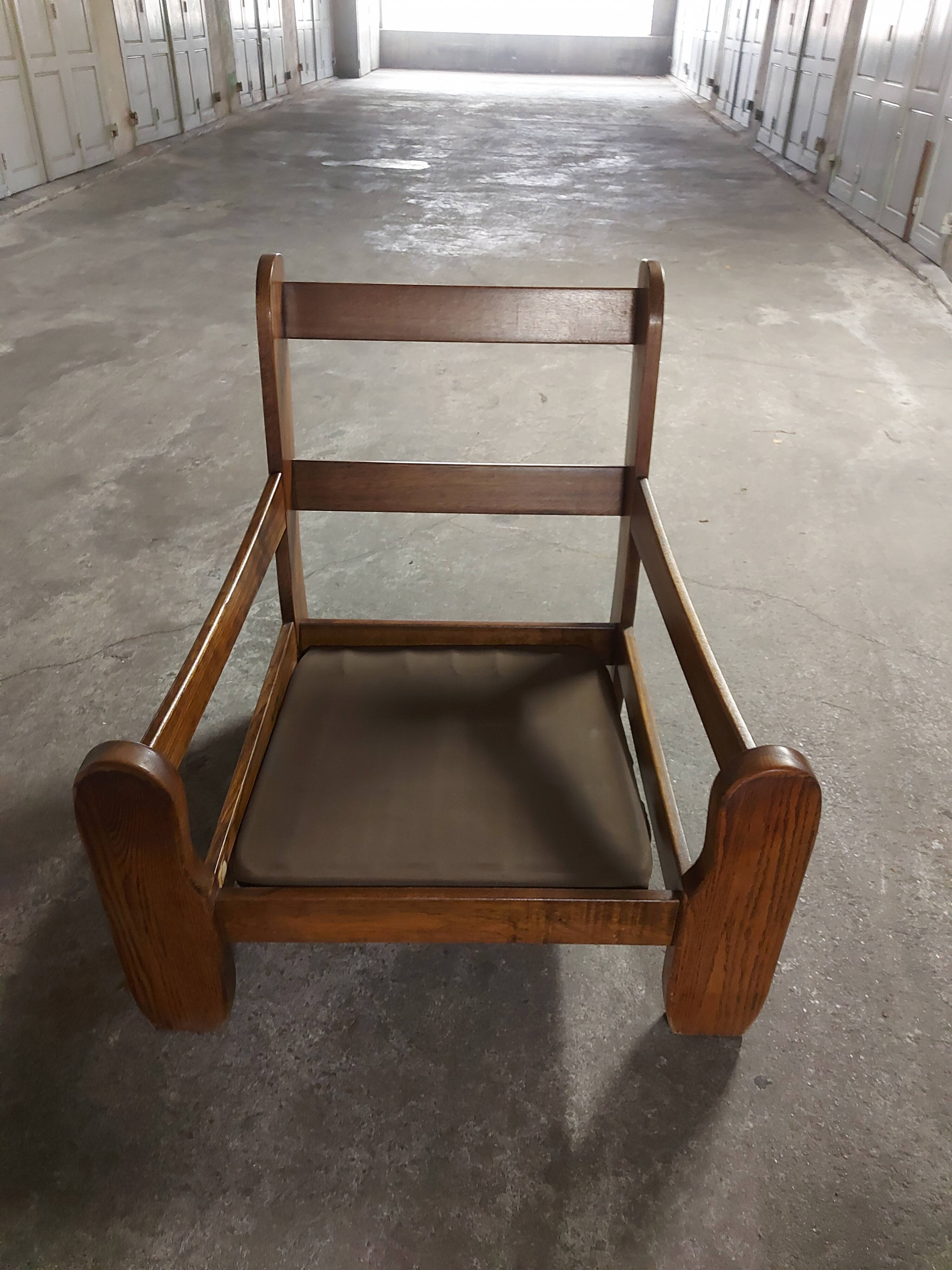 Armchairs in leather and vintage wood 70's