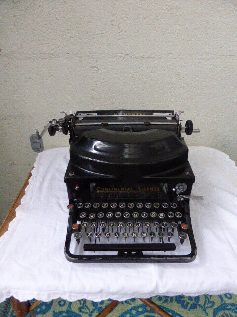 Typewriter, Typewriter Silenta Continental, made in Germany in 1937, Art Deco