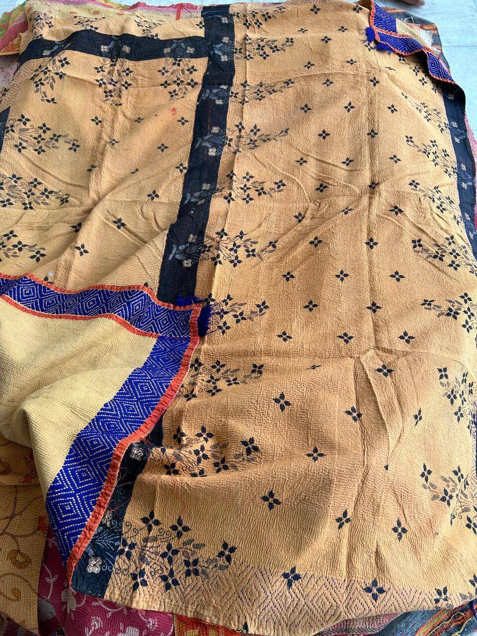 Indian bedspread "kantha"