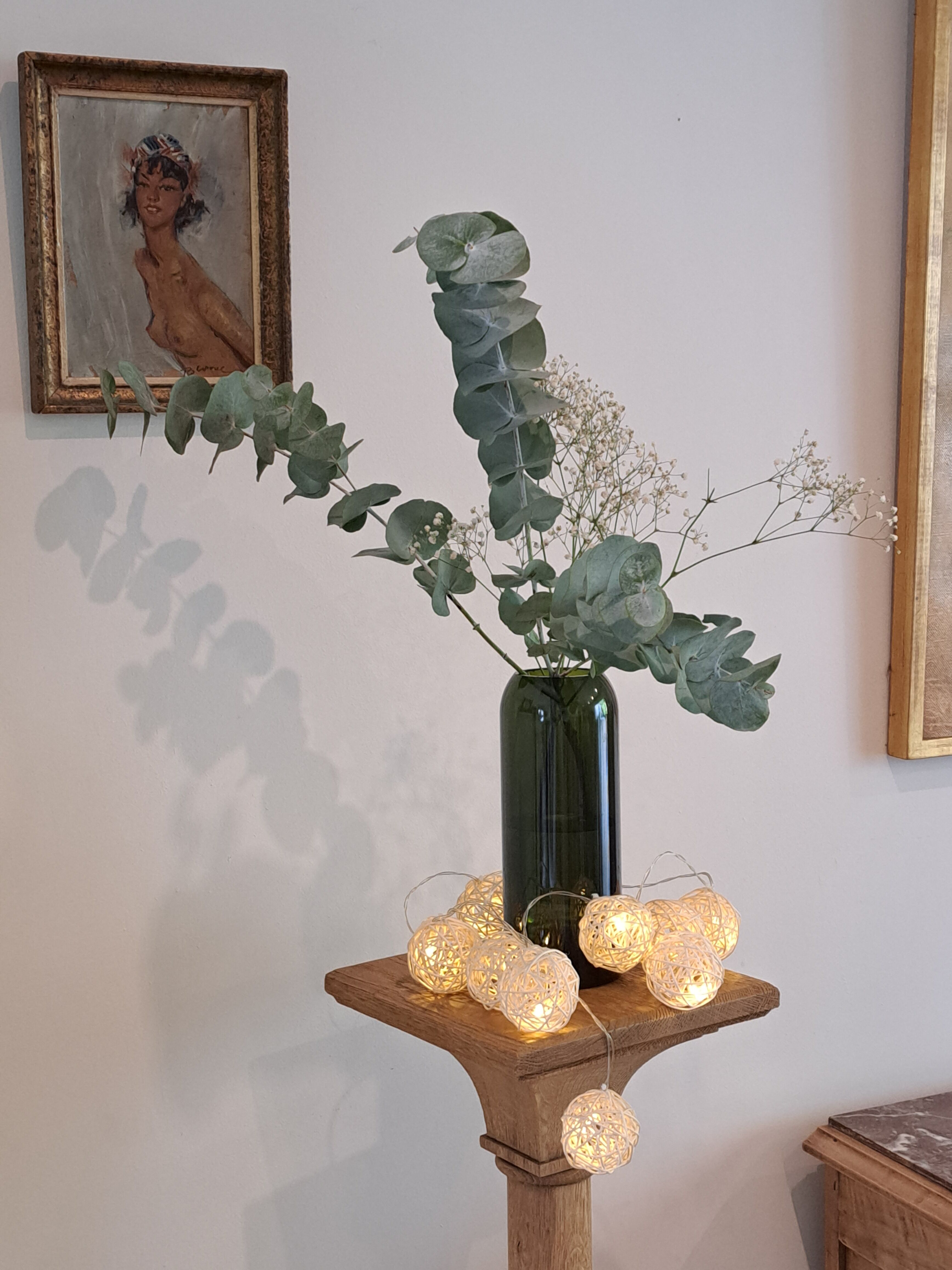 Light oak wood column