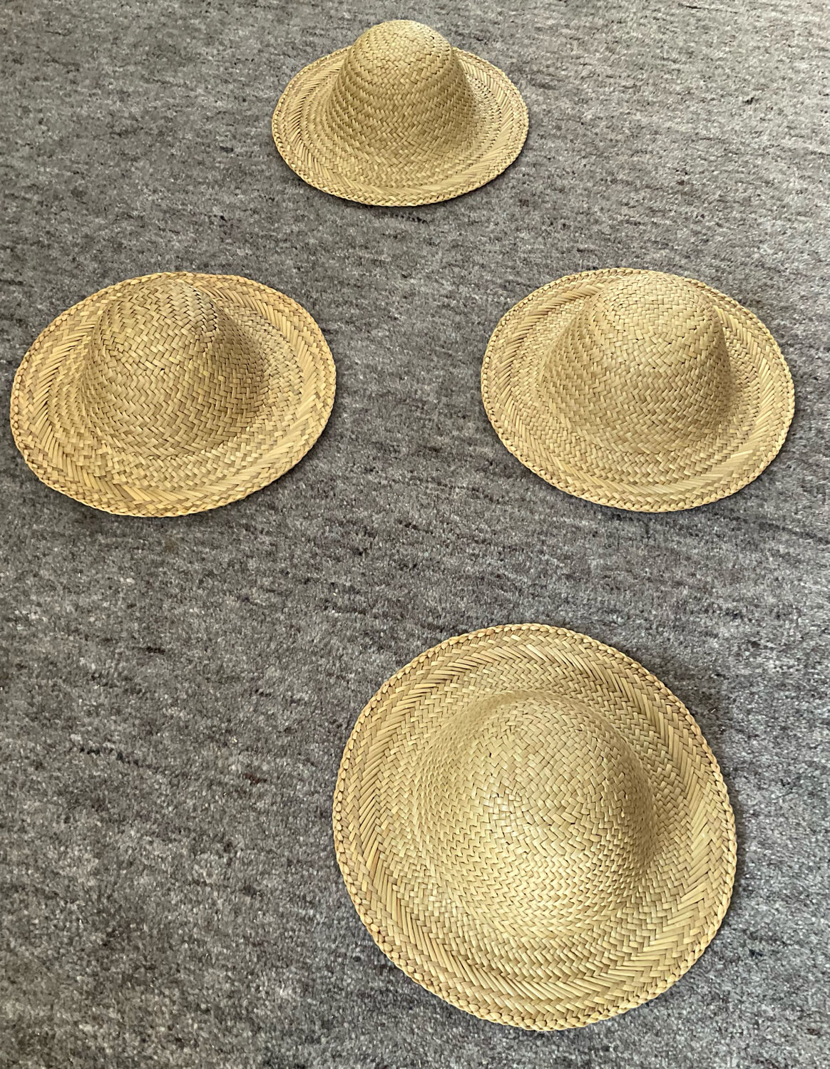 Series of 4 decorative straw hats