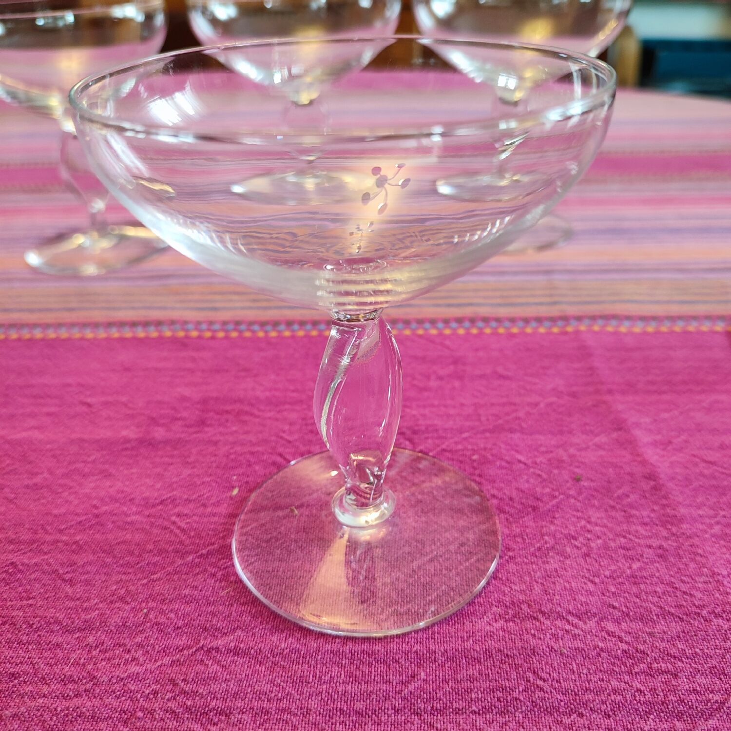6 crystal champagne coupes