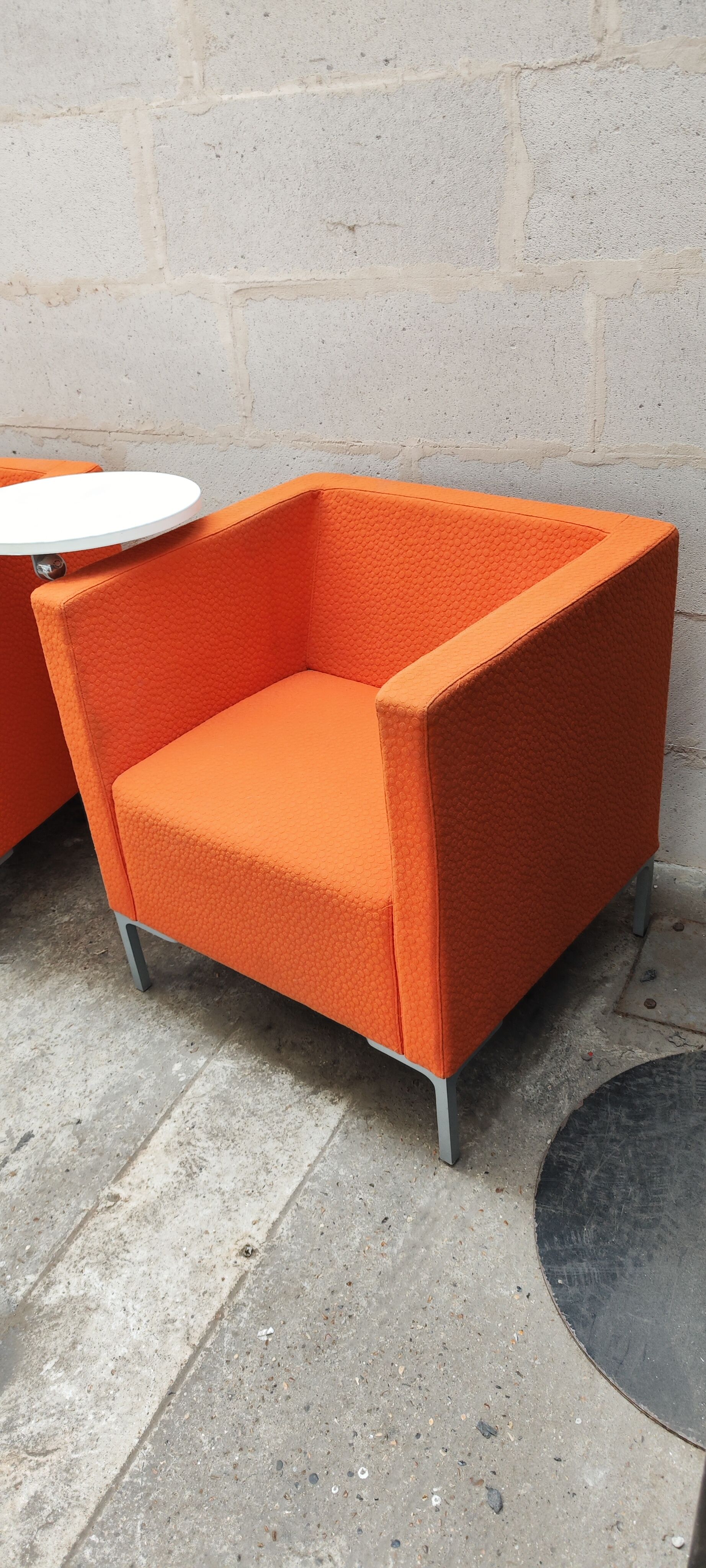 Paire de fauteuils vintage cubis de talin avec tablette
