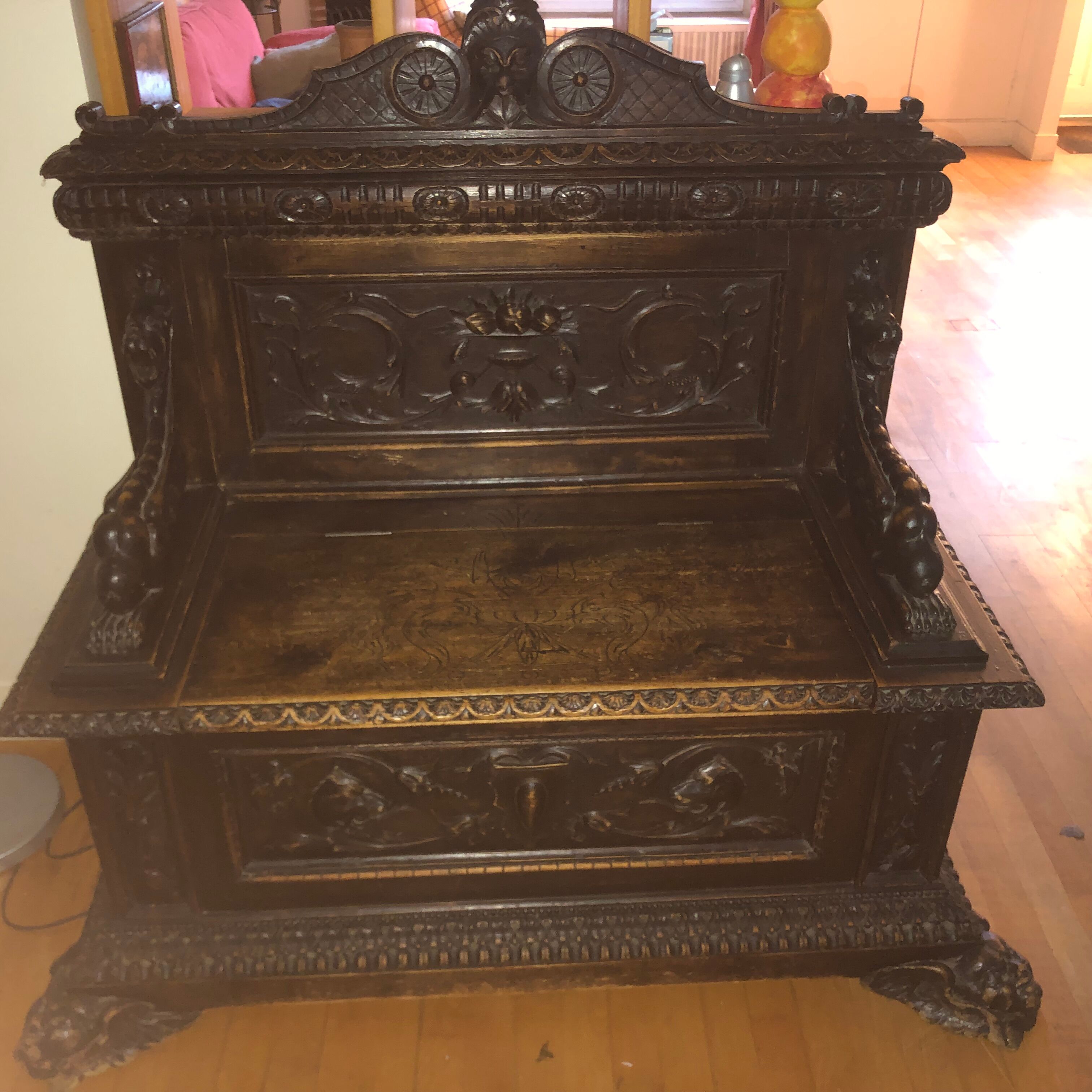 Solid wood chest, carved, with backrest, feet and armrests