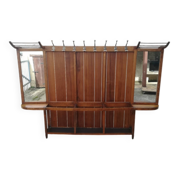 XXL locker room