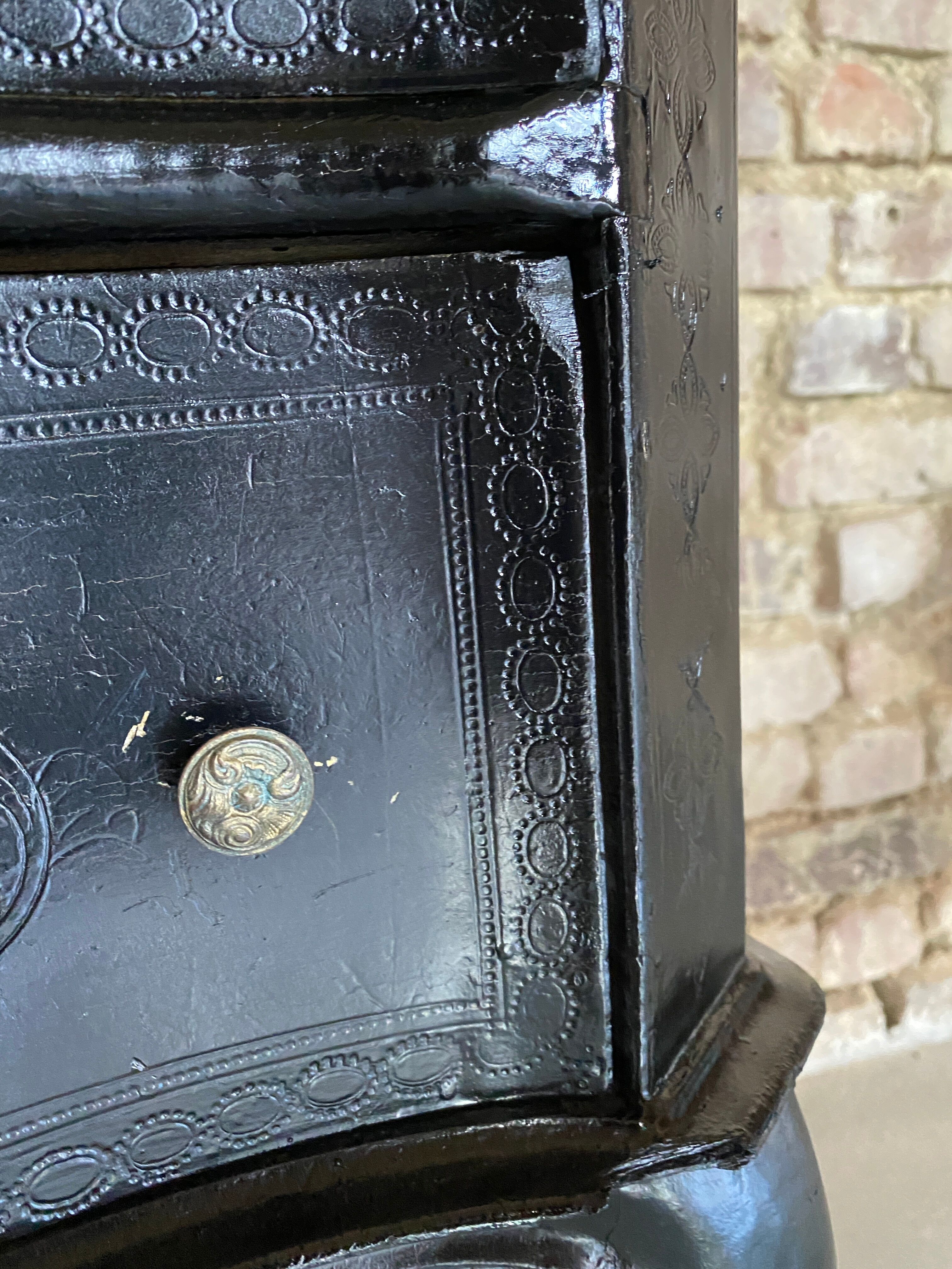 Small chest of drawers Louis XV black