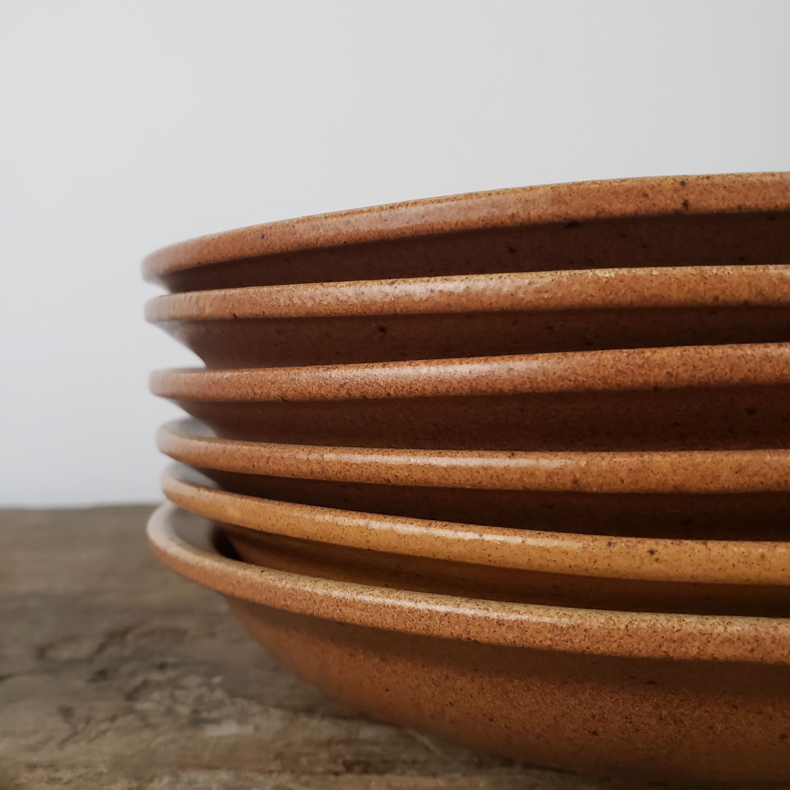 Hollow stoneware plates x6