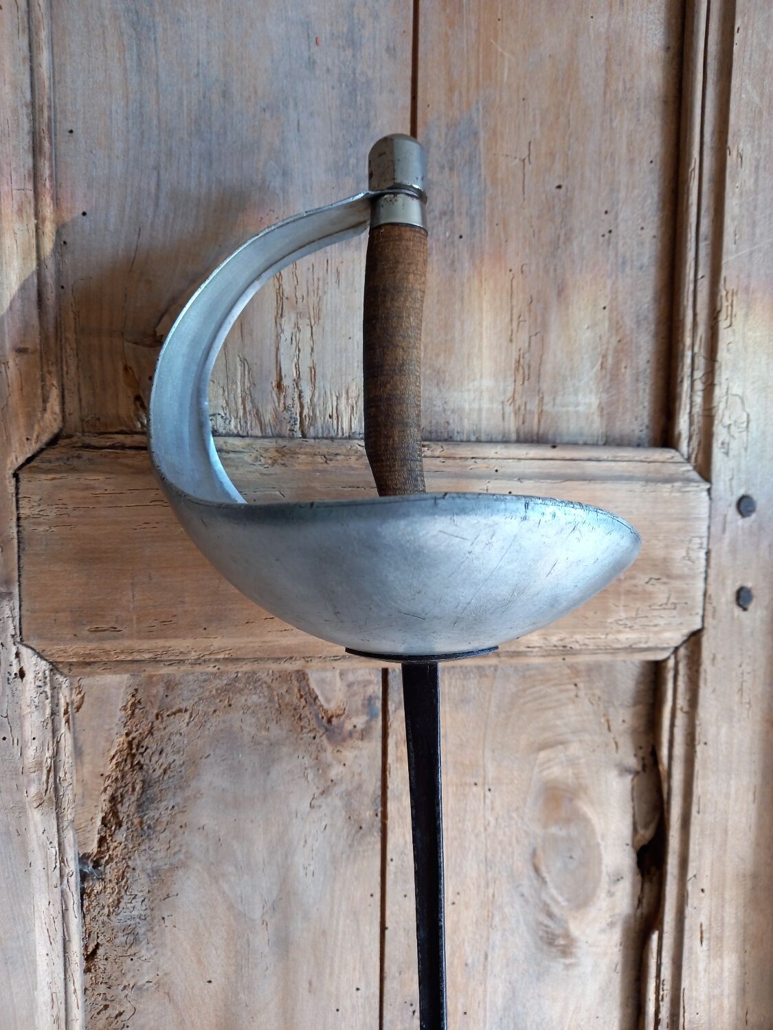 Fencing mask and ferret