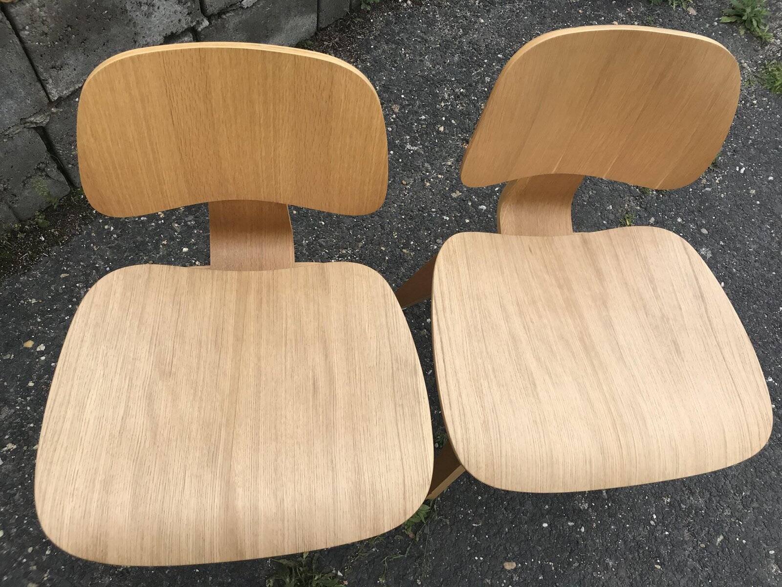Set of 2 moulded chairs in brown plywood, mid-century style from the 1940s.