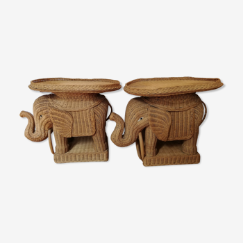 Paire de bouts de canapé ou tables de chevet éléphant en rotin