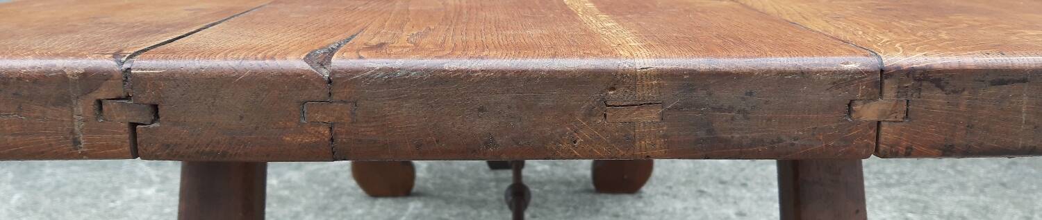 Spanish table with oak lyre legs (19th century)